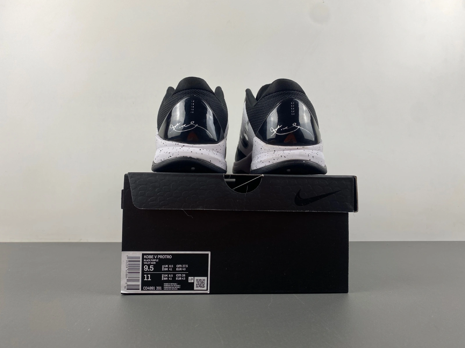 Youthful Kobe 5 Protro Panda CD4991- 1027