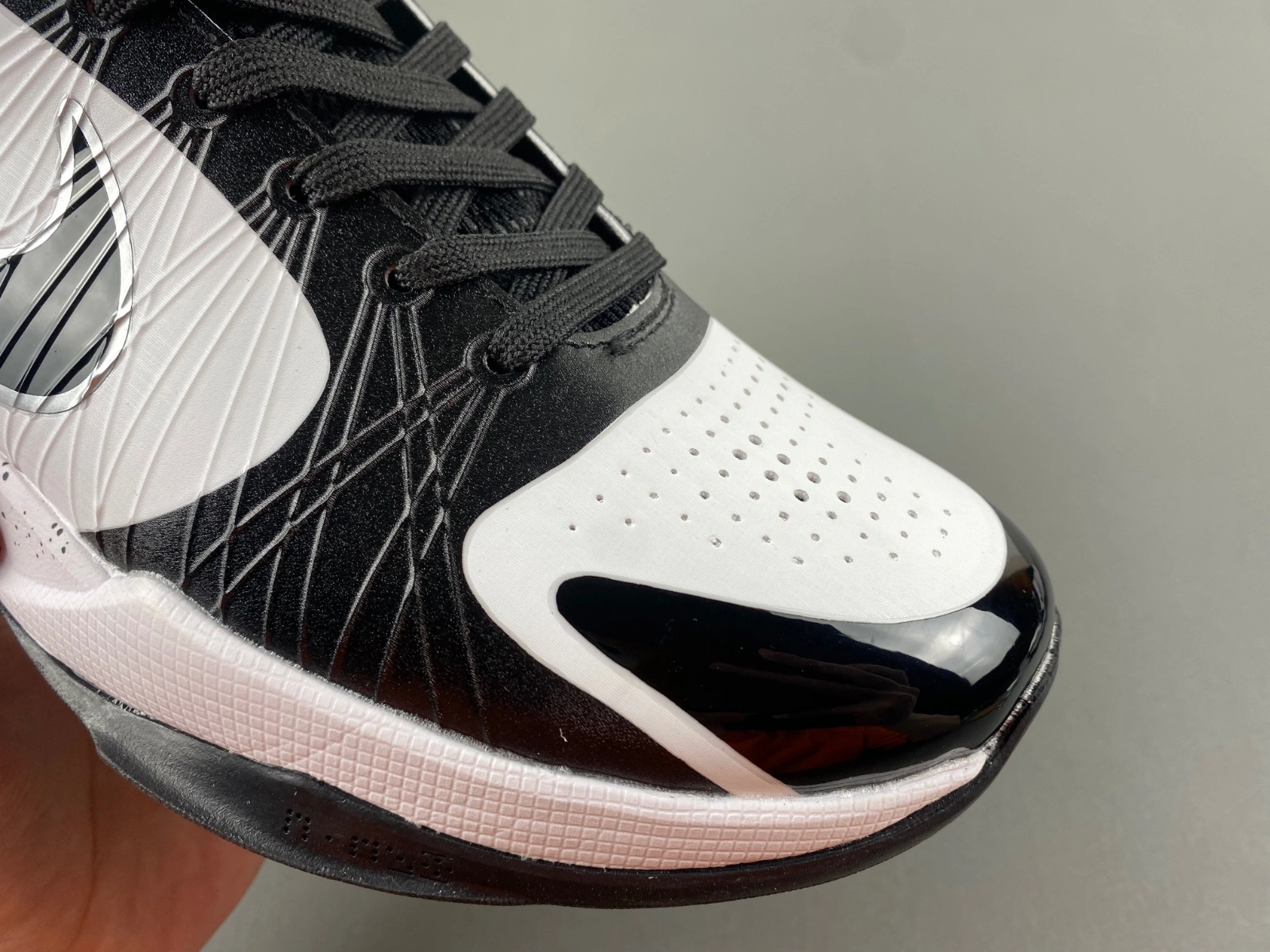 Youthful Kobe 5 Protro Panda CD4991- 1027
