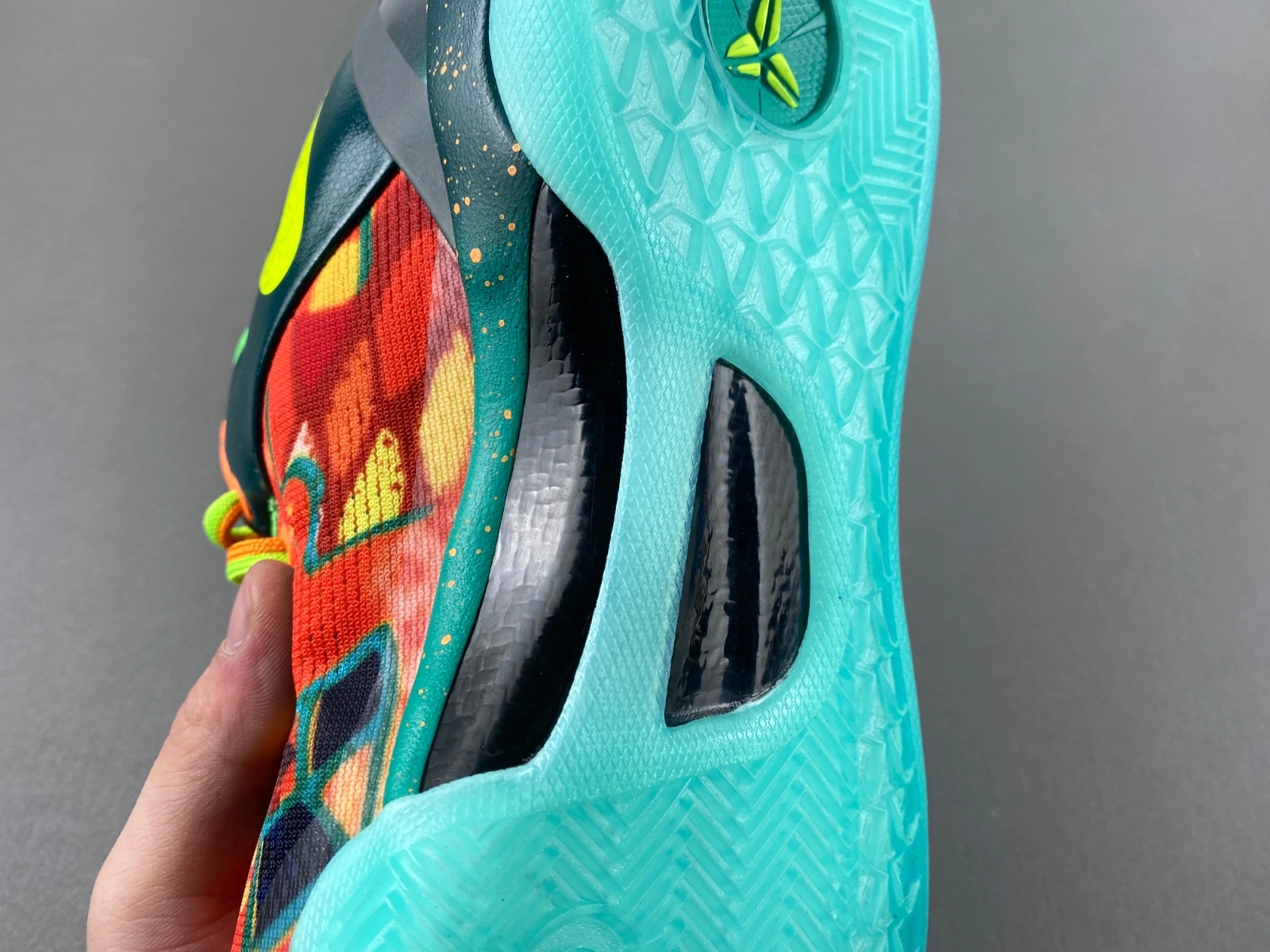 Sporty Kobe 8 Protro What The HM9621- 982