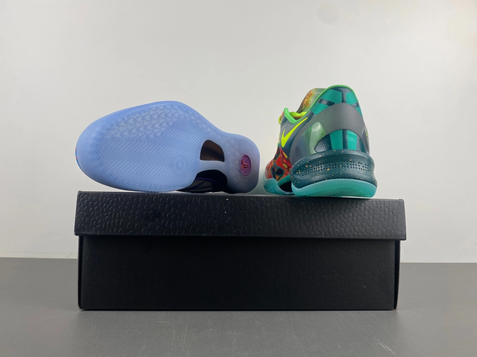 Sporty Kobe 8 Protro What The HM9621- 982