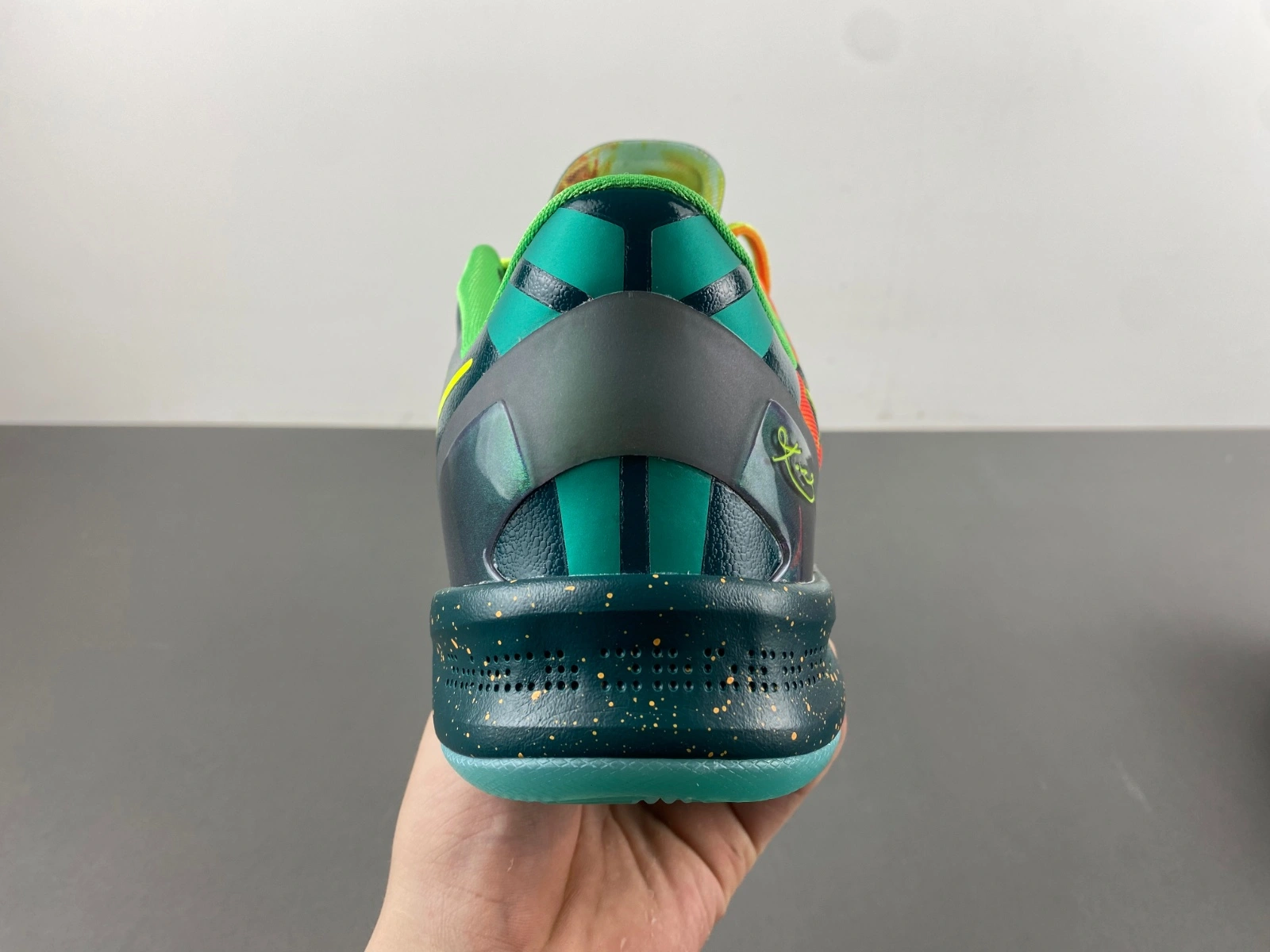 Sporty Kobe 8 Protro What The HM9621- 982