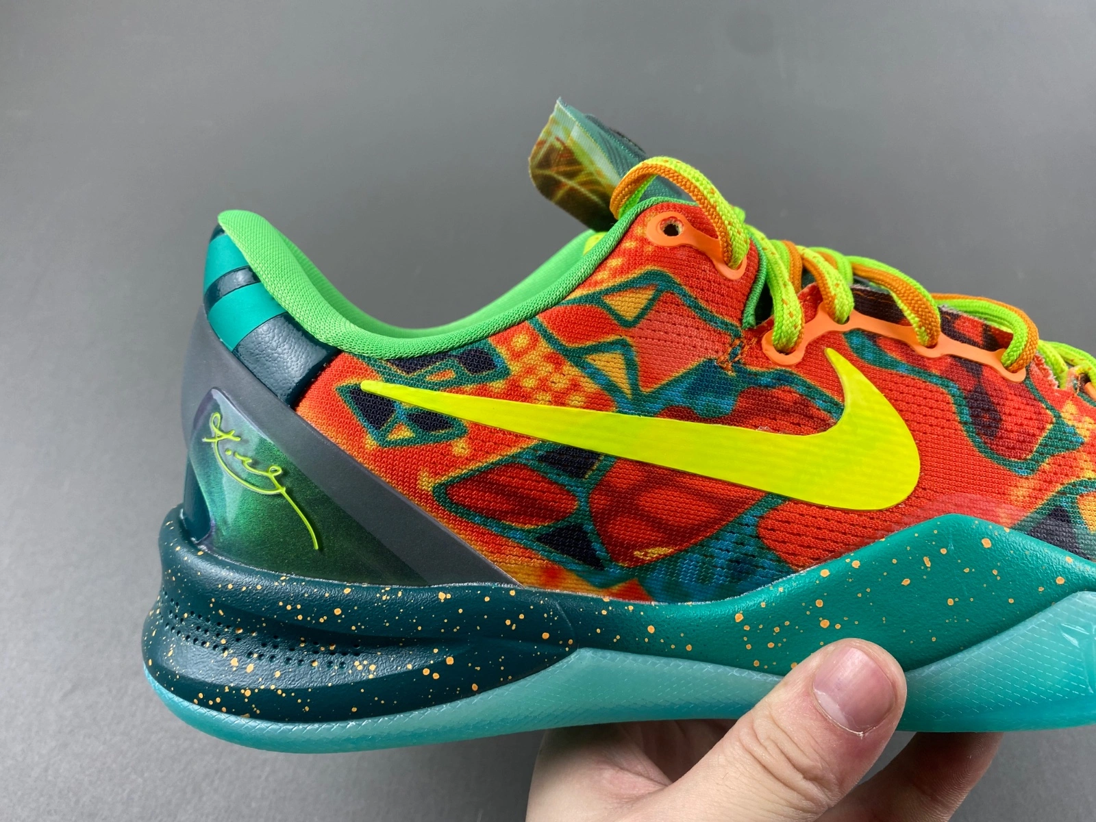 Sporty Kobe 8 Protro What The HM9621- 982
