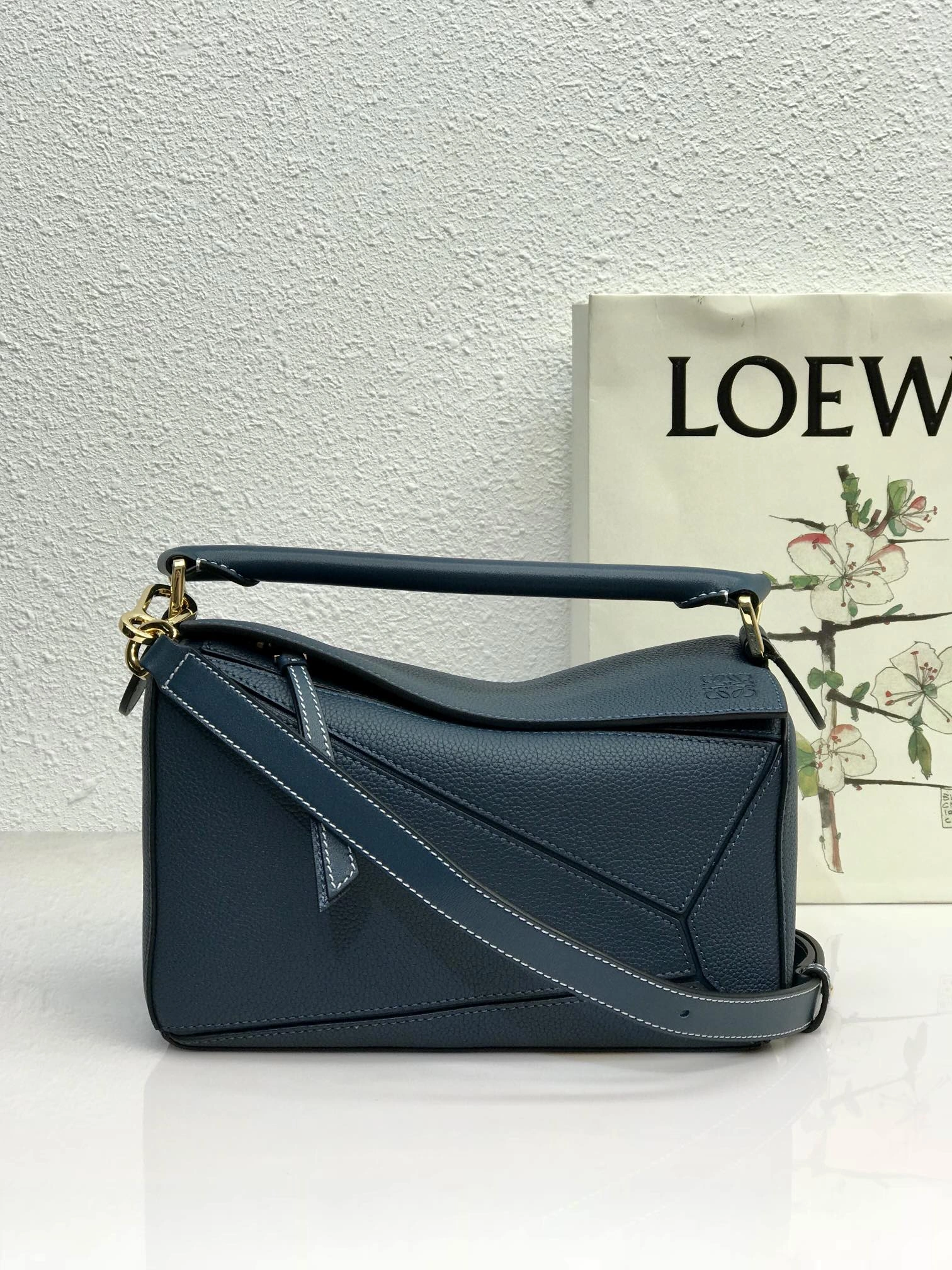 RelaxedFit L*oewe Bag Top Quality 24*14*11cm 9043