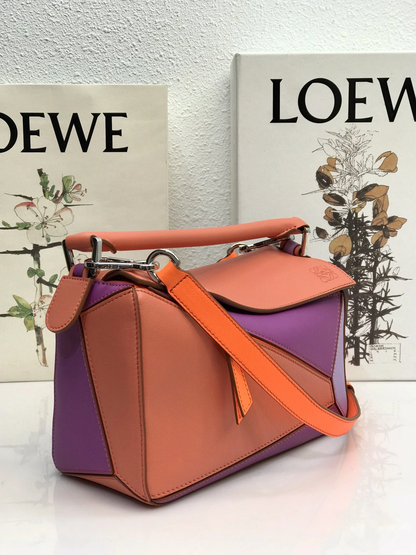 RelaxedFit L*oewe Bag Top Quality 24*14*11cm 9043