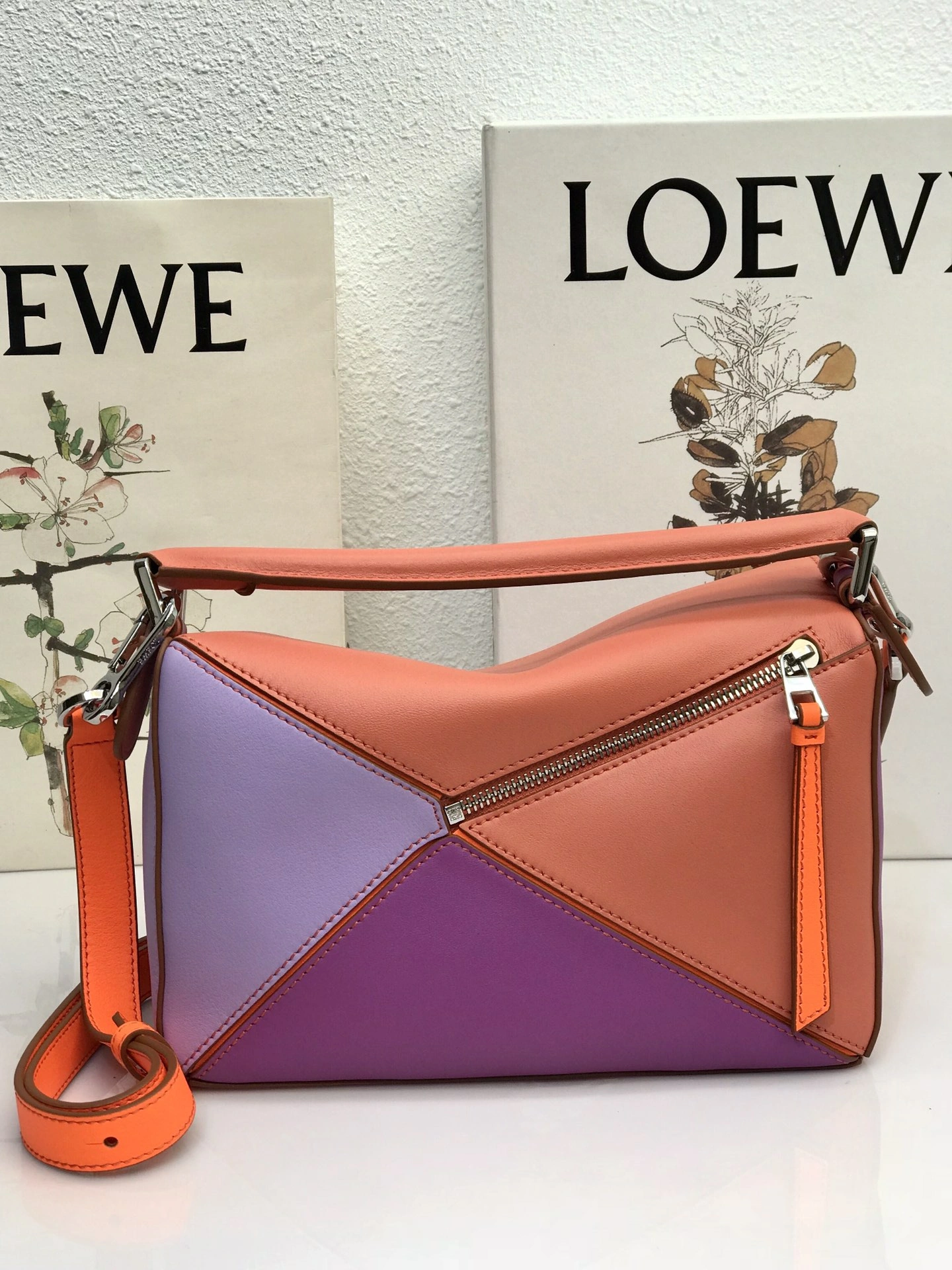 RelaxedFit L*oewe Bag Top Quality 24*14*11cm 9043