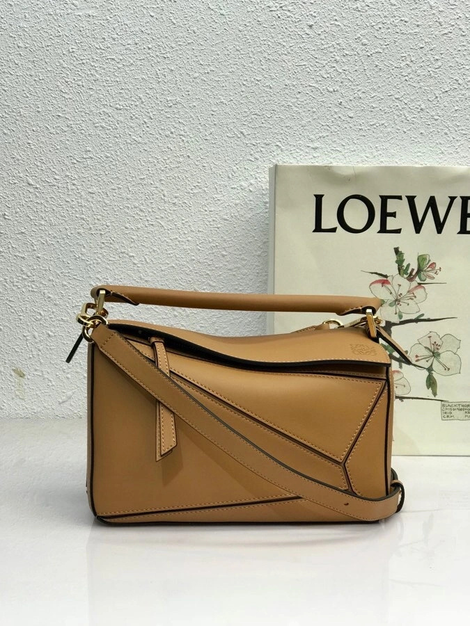 RelaxedFit L*oewe Bag Top Quality 24*14*11cm 9043