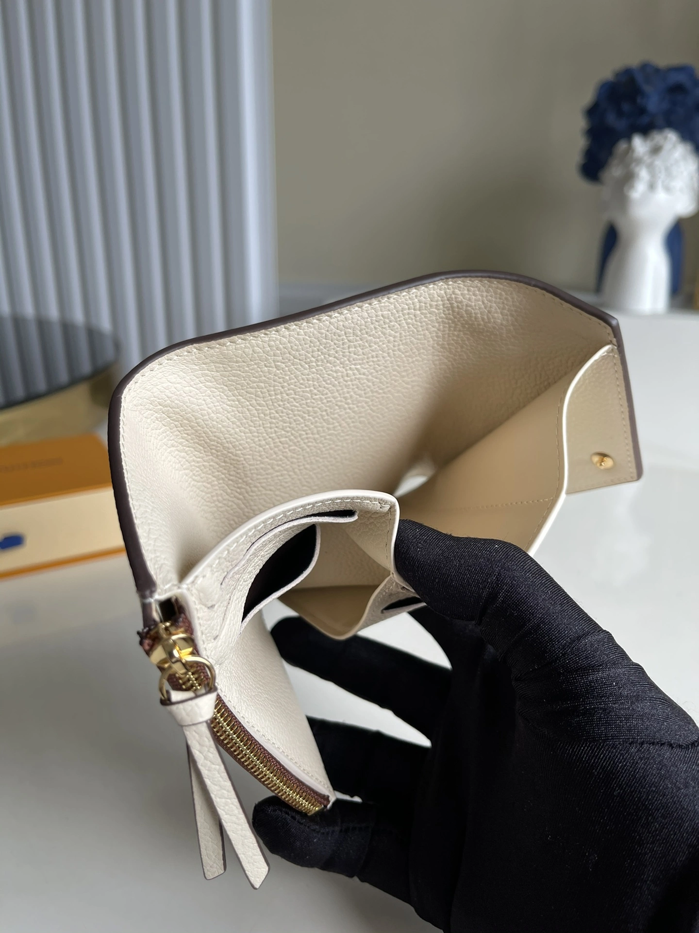 Comfortable L*ouis V*uitton Bag Top Quality 12 x 9.5 x 1.5cm 8666