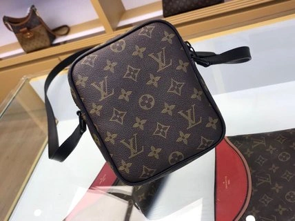 L*ouis V*uitton Bag Top Quality 15*17*8cm WeatherProof 8747