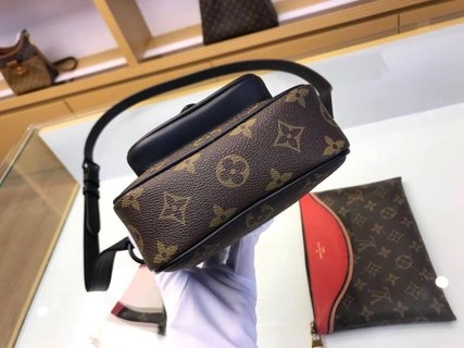 L*ouis V*uitton Bag Top Quality 15*17*8cm WeatherProof 8747