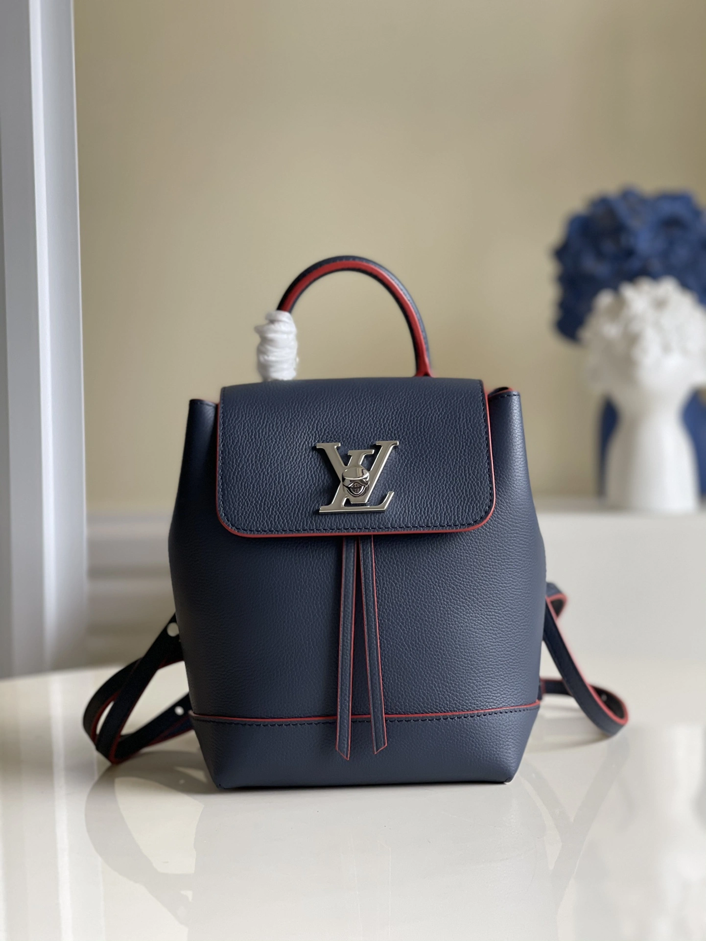 L*ouis V*uitton Bag Top Quality 15*9*20cm Modern 8675