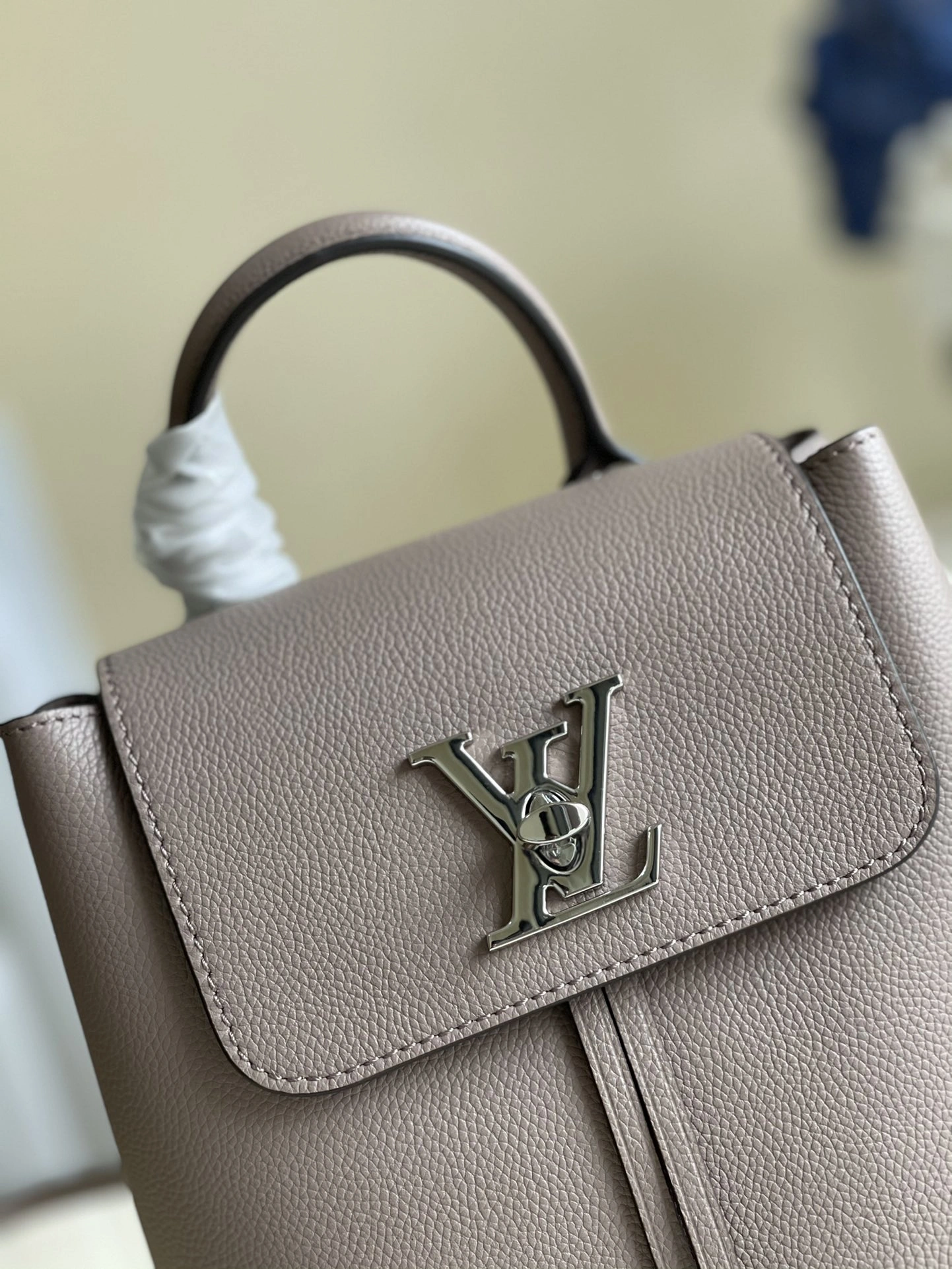 L*ouis V*uitton Bag Top Quality 15*9*20cm Modern 8675