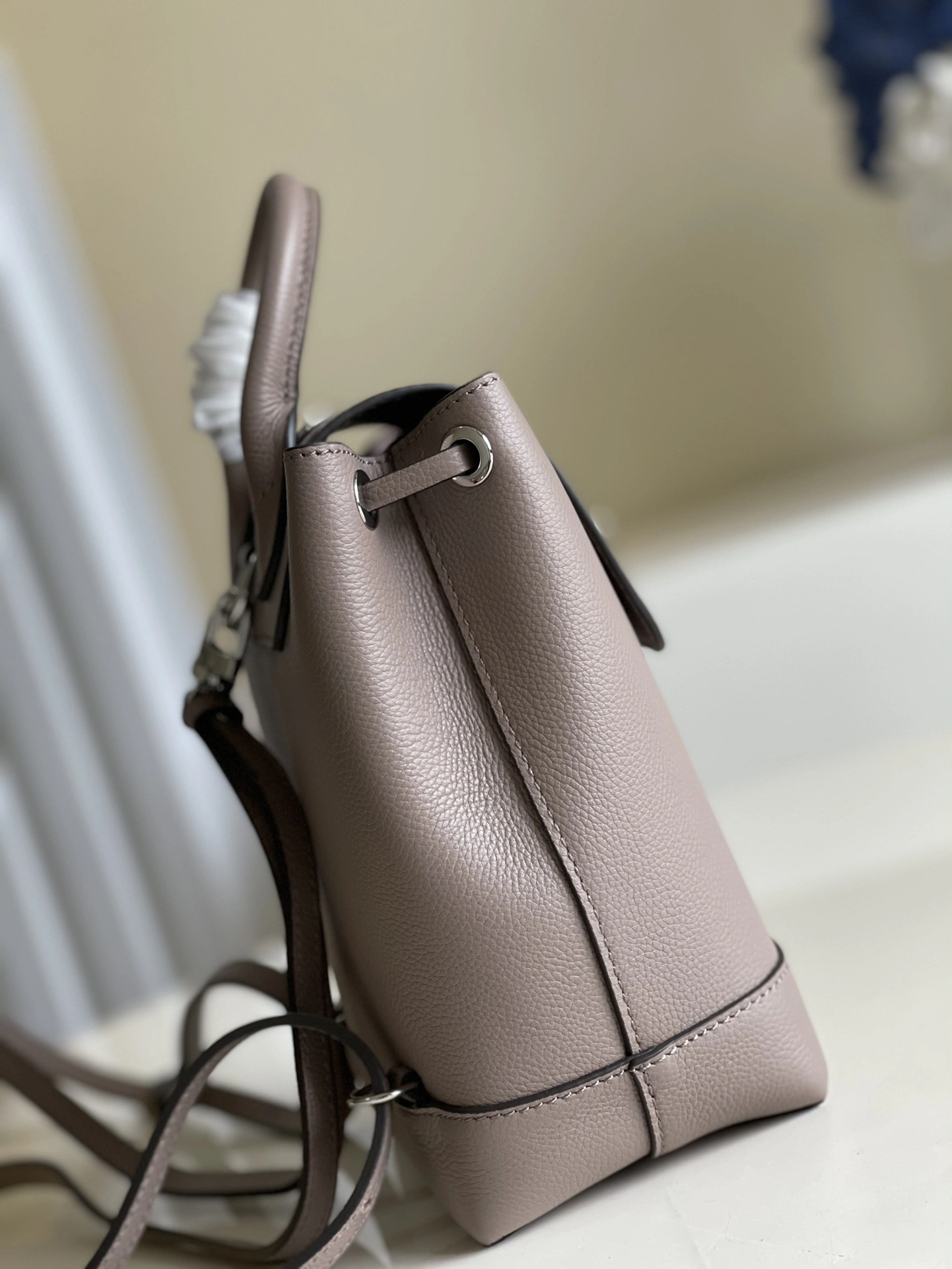 L*ouis V*uitton Bag Top Quality 15*9*20cm Modern 8675