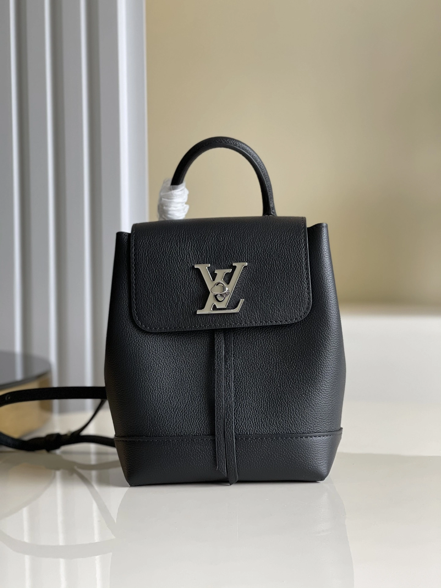 L*ouis V*uitton Bag Top Quality 15*9*20cm Modern 8675