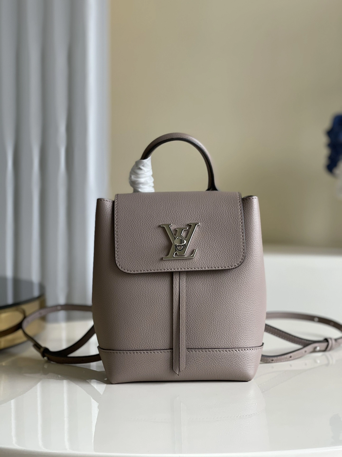 L*ouis V*uitton Bag Top Quality 15*9*20cm Modern 8675