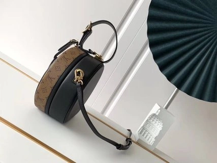Versatile L*ouis V*uitton Bag Top Quality 17.5*16.5*7.5cm 8758