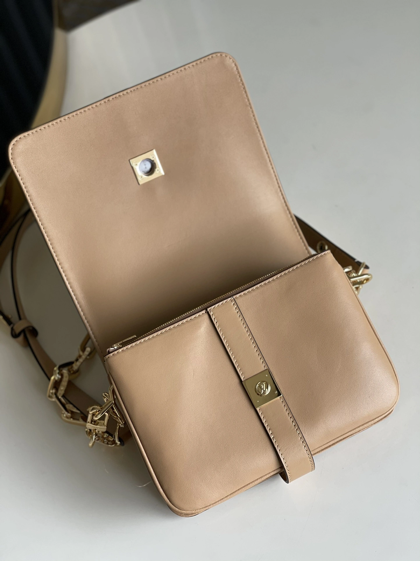 L*ouis V*uitton Bag Top Quality 17x22x7cm WellDesigned 8660