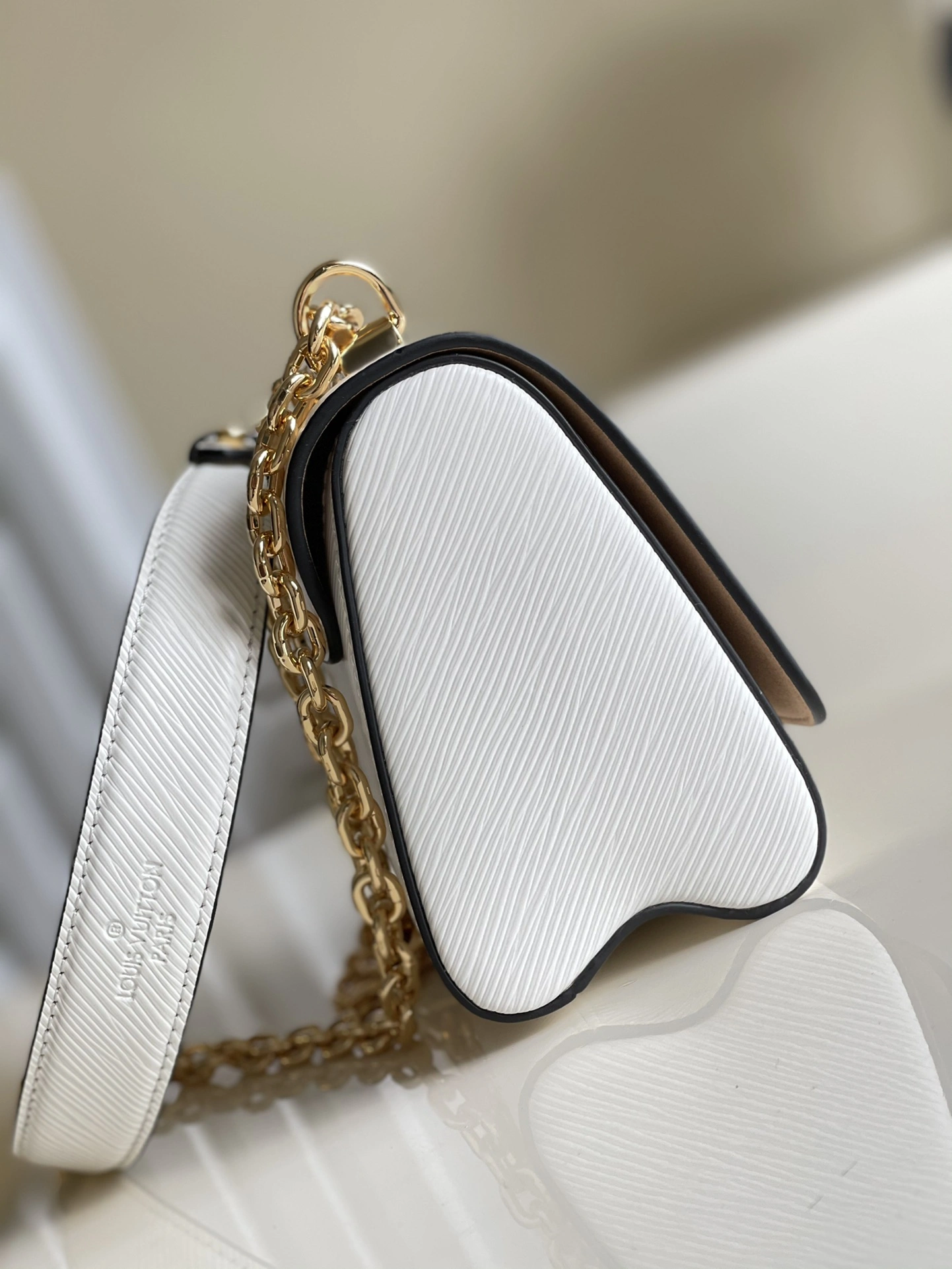 WeatherProof L*ouis V*uitton Bag Top Quality 18*15*9cm 8523