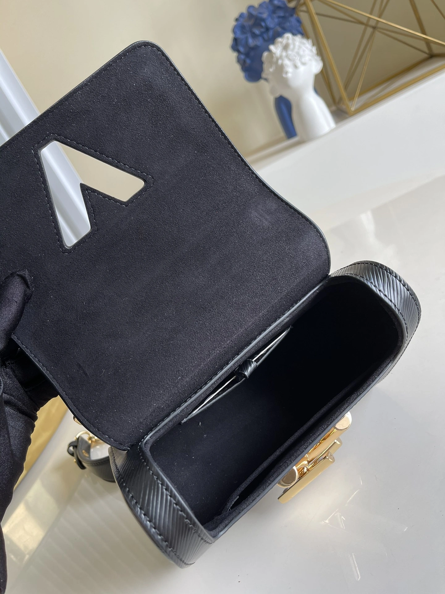 L*ouis V*uitton Bag Top Quality 18*15*9cm UrbanChic 8521