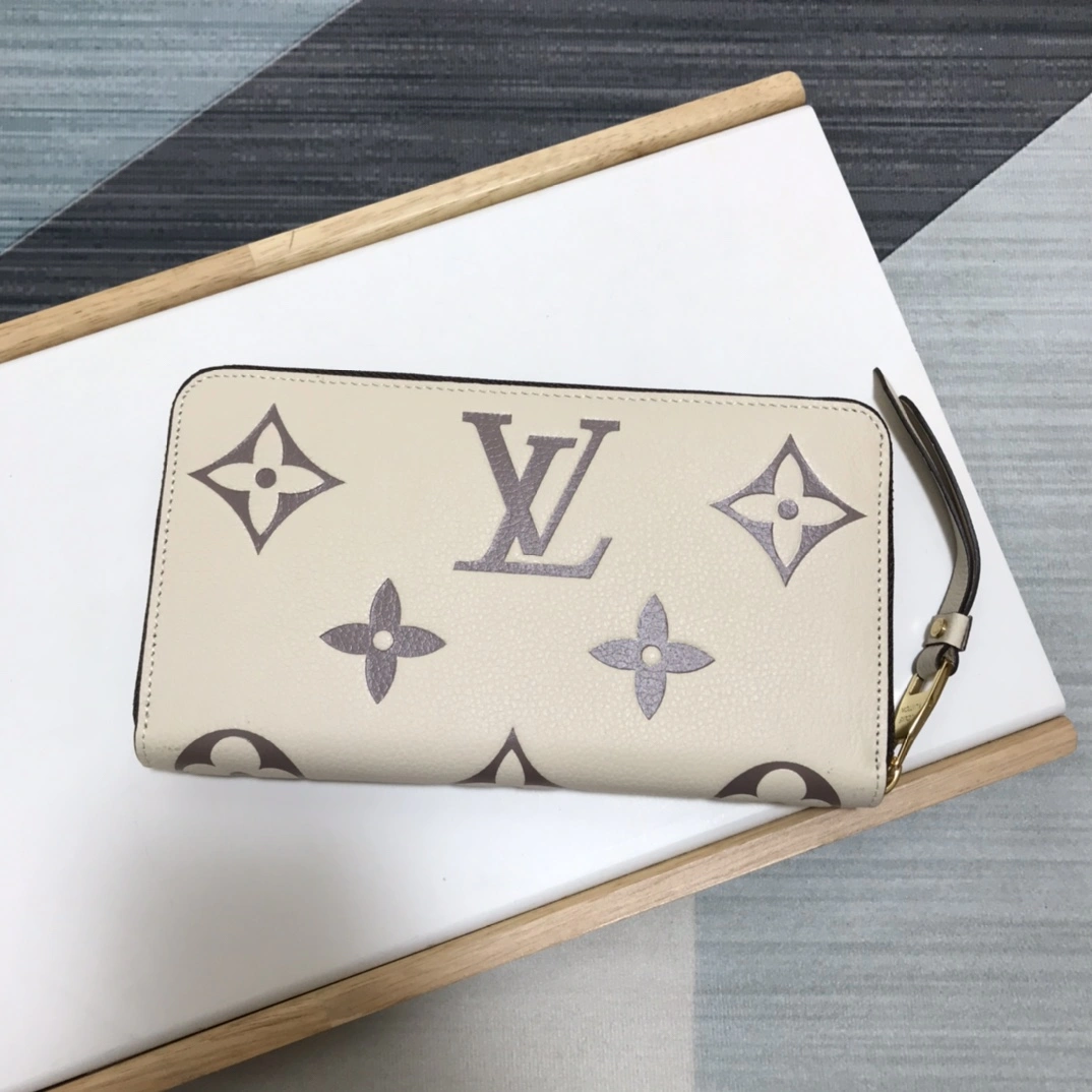 L*ouis V*uitton Bag Top Quality 19*10cm Neat 8574