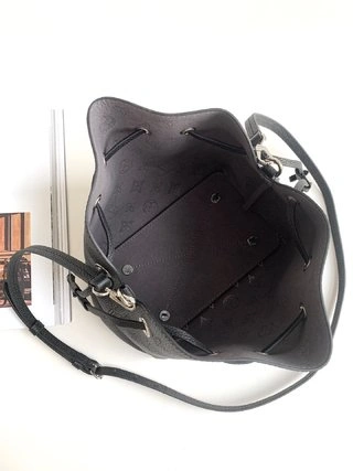 StreetReady L*ouis V*uitton Bag Top Quality 19x22x14cm 8772