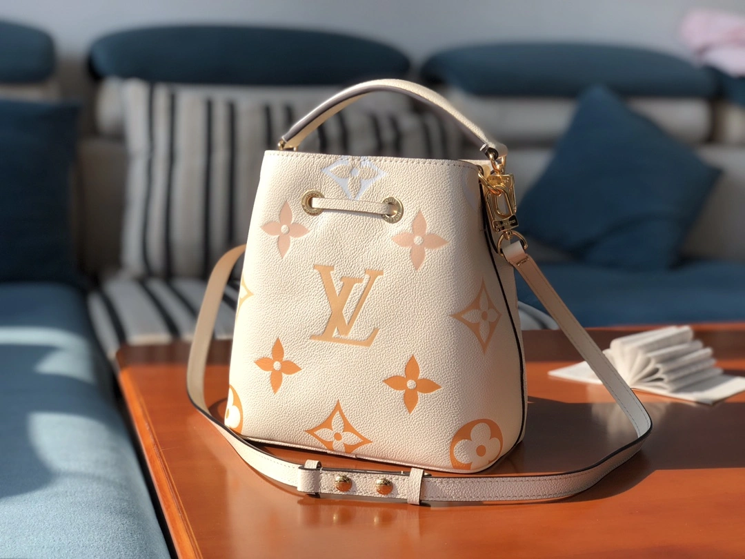 L*ouis V*uitton Bag Top Quality 20 x 20 x 13cm SmoothTexture 8528