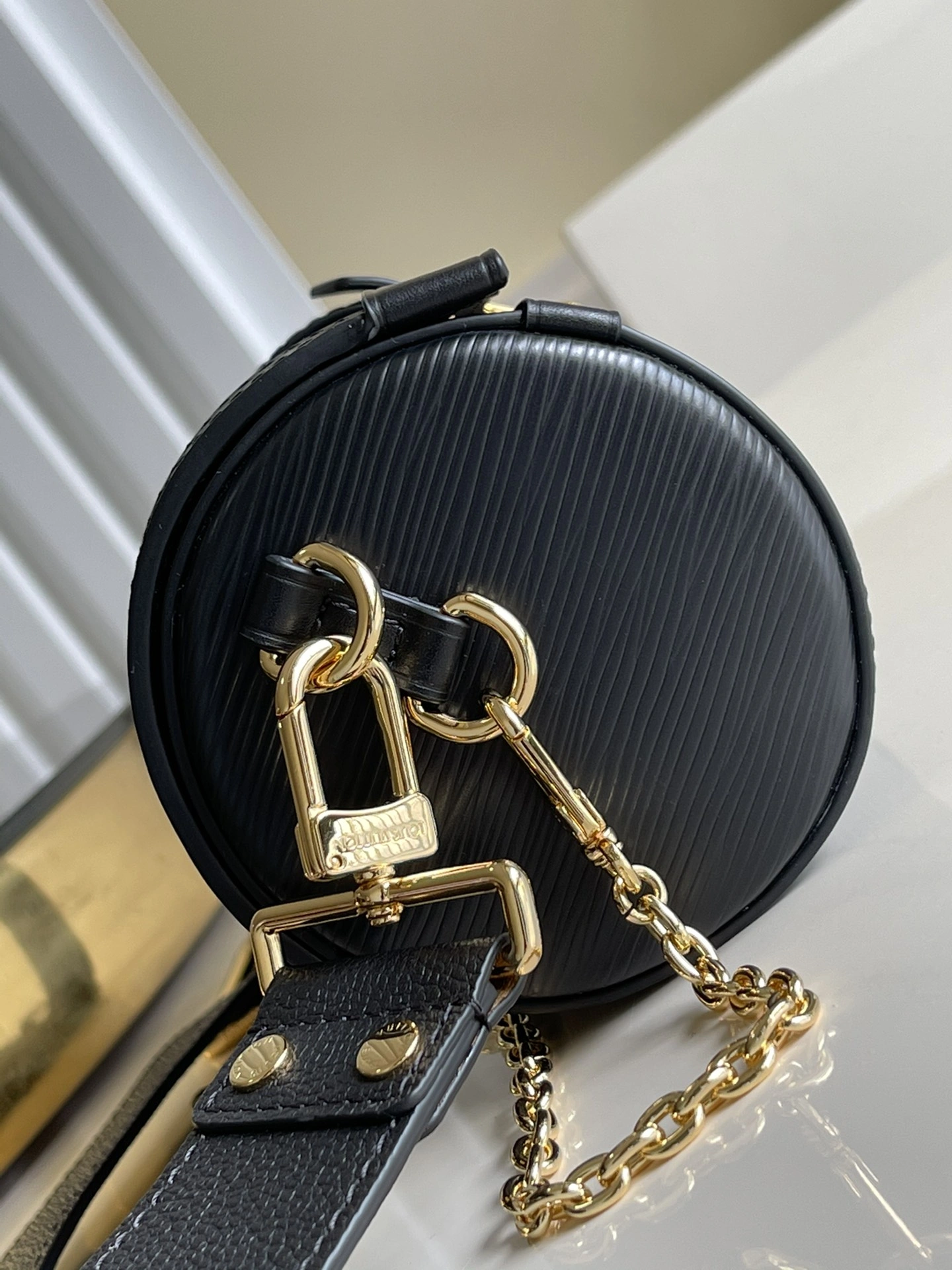 Elegant L*ouis V*uitton Bag Top Quality 20*10*10cm 8519