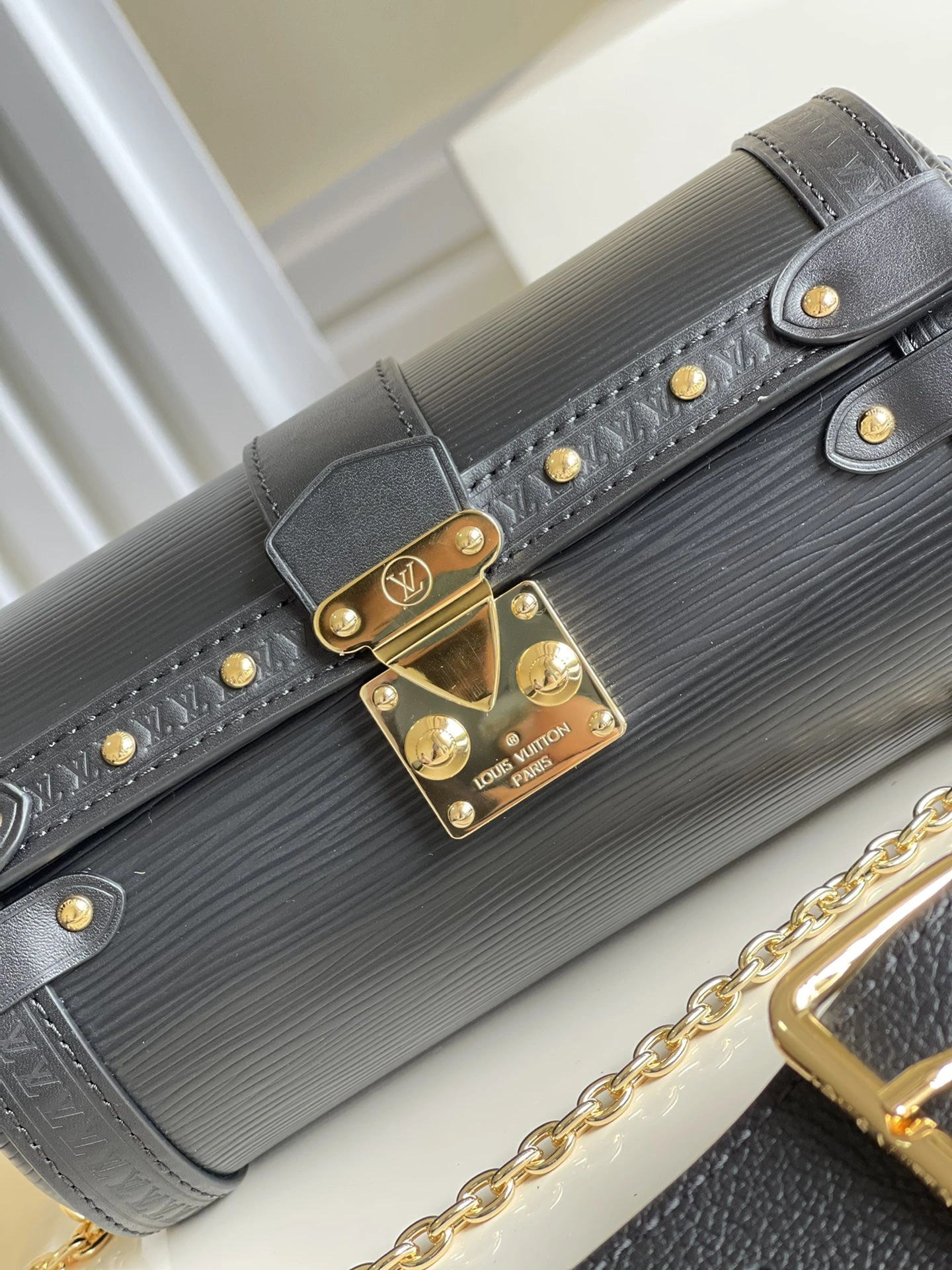 Elegant L*ouis V*uitton Bag Top Quality 20*10*10cm 8519