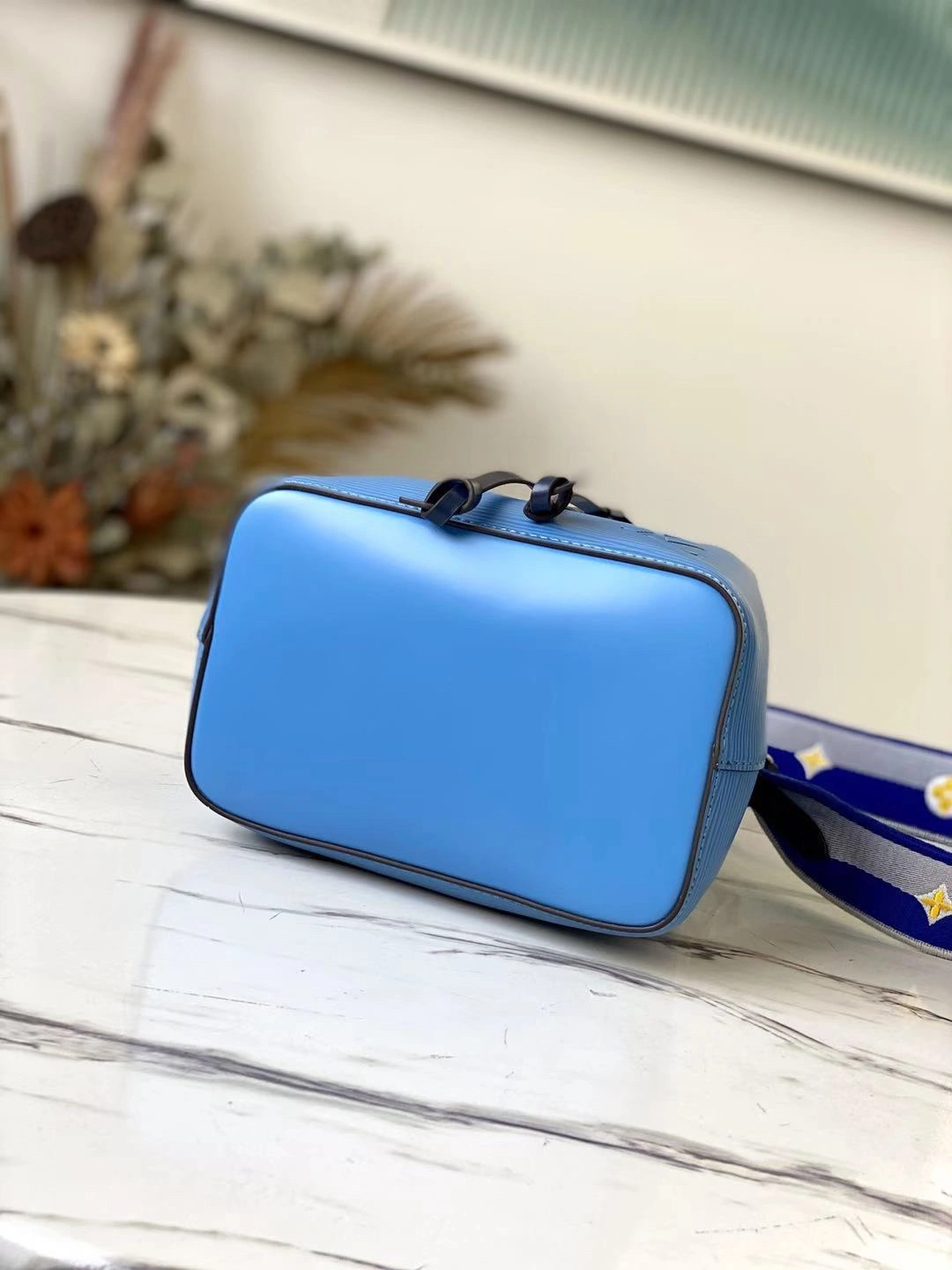 L*ouis V*uitton Bag Top Quality 20*20*13cm Elegant 8582