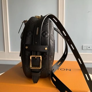 L*ouis V*uitton Bag Top Quality 20*22.5*8cm WaterResistant 8768
