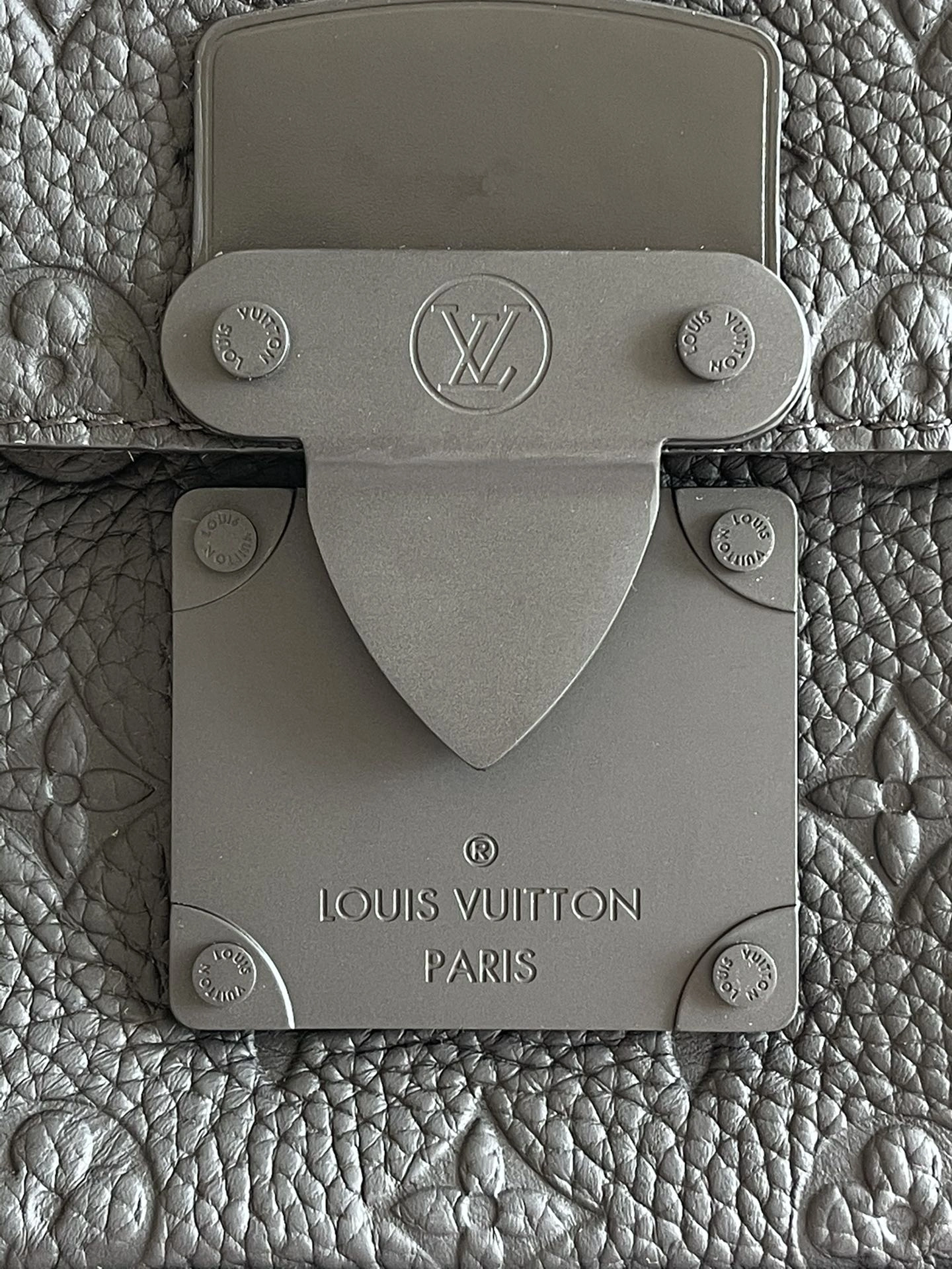 L*ouis V*uitton Bag Top Quality 22 x 18 x 8 CM EasyMatch 8424