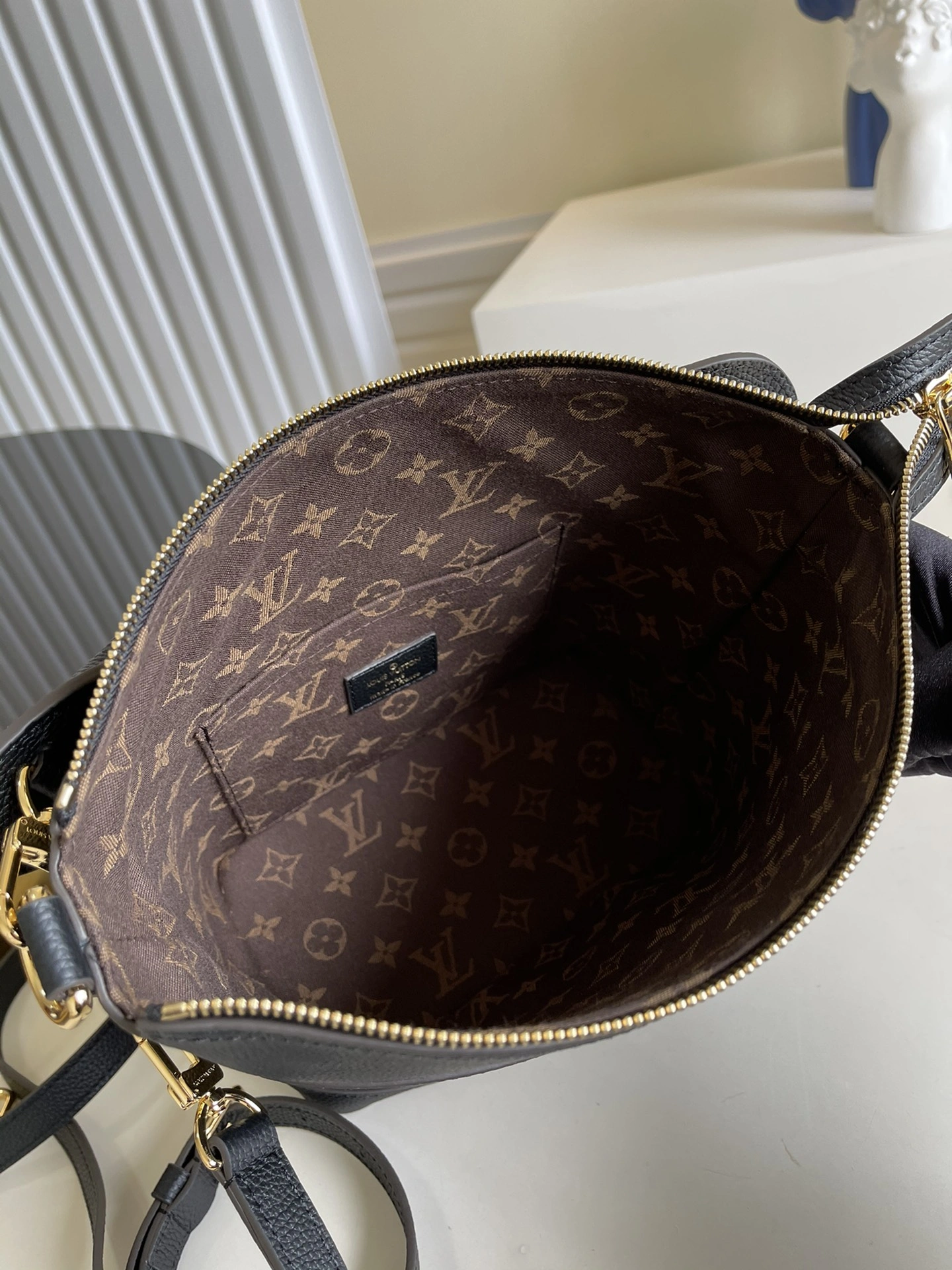 GoAnywhere L*ouis V*uitton Bag Top Quality 22*22.5*13cm 8628