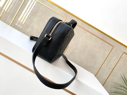 L*ouis V*uitton Bag Top Quality 22x16x8cm Resilient 8774