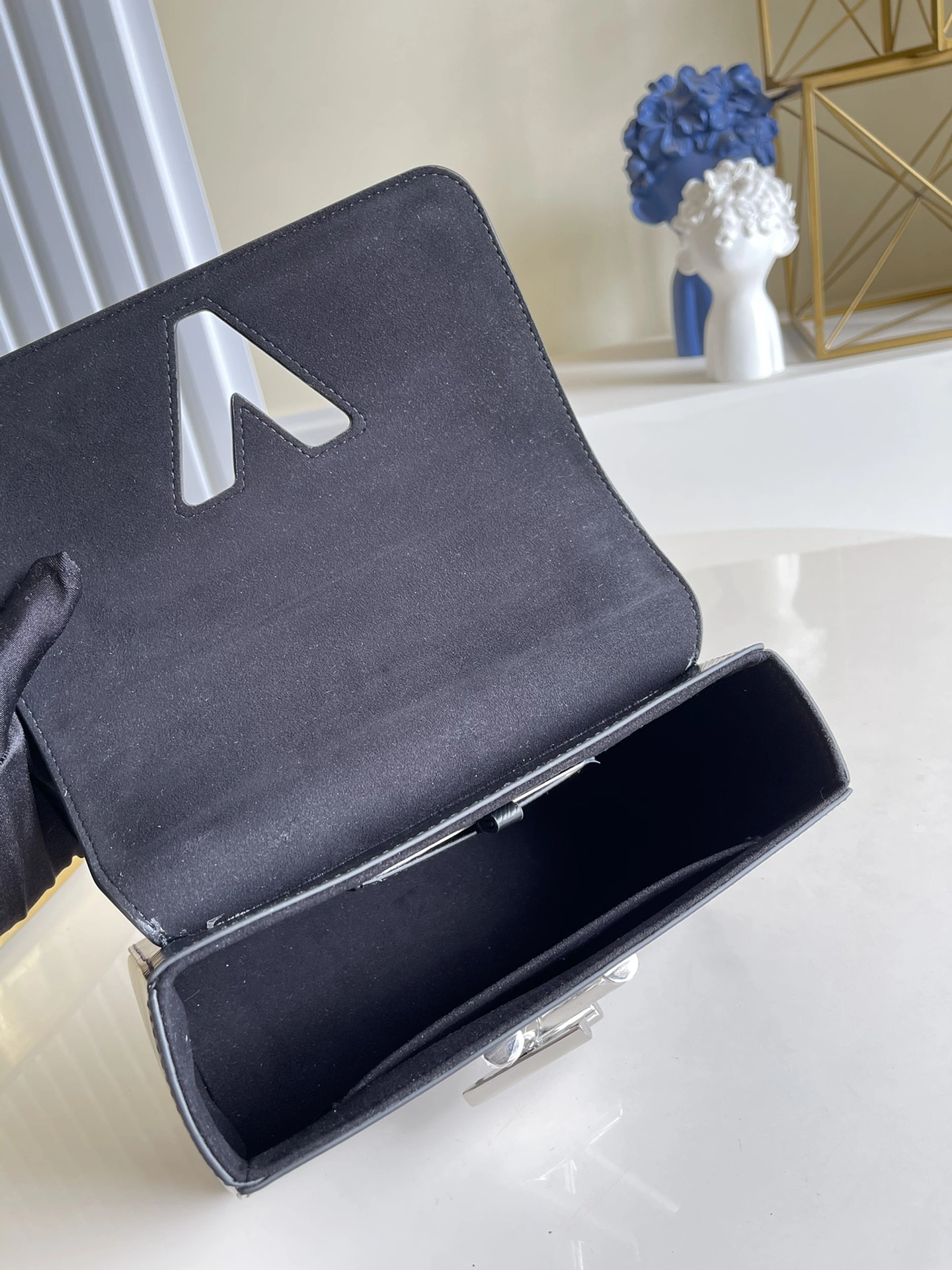Casual L*ouis V*uitton Bag Top Quality 23 x 17 x 9.5cm 8525