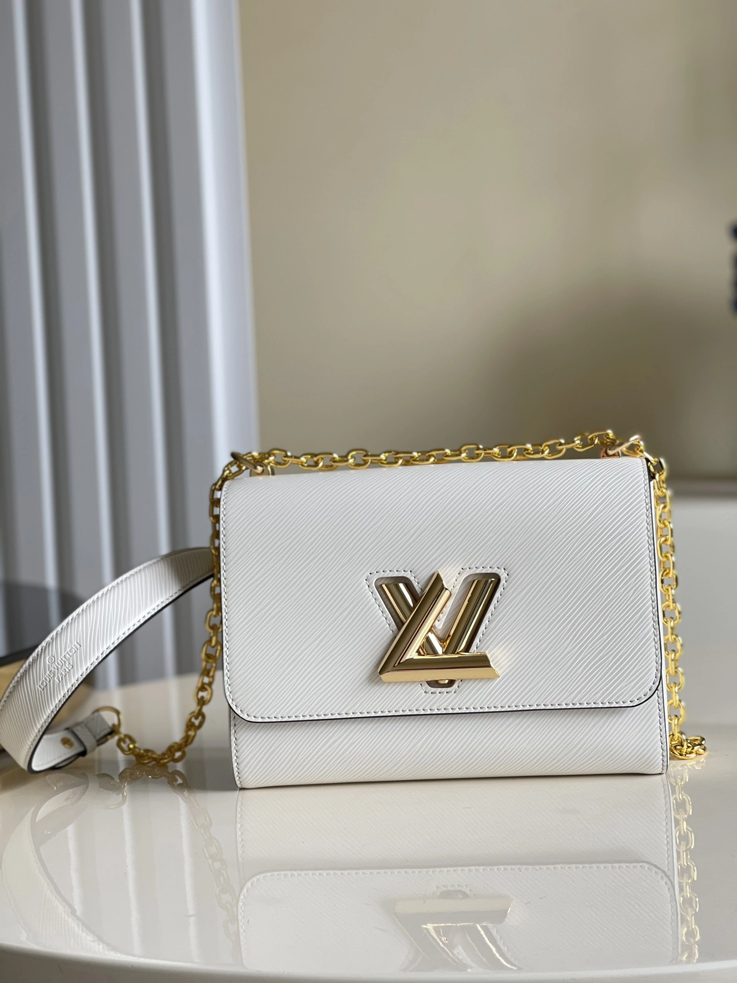 Flexible L*ouis V*uitton Bag Top Quality 23 x 17 x 9.5cm 8526