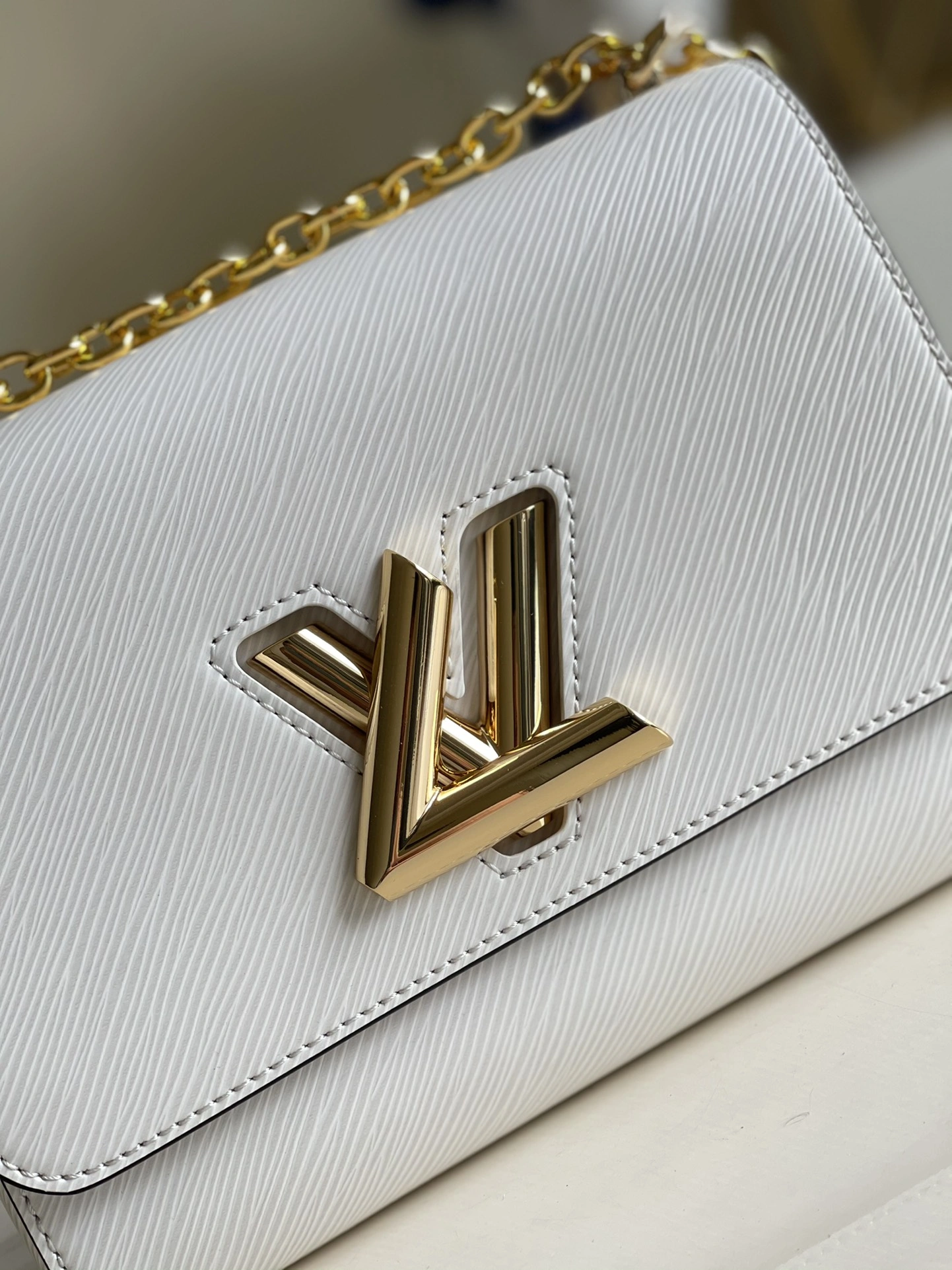 Flexible L*ouis V*uitton Bag Top Quality 23 x 17 x 9.5cm 8526
