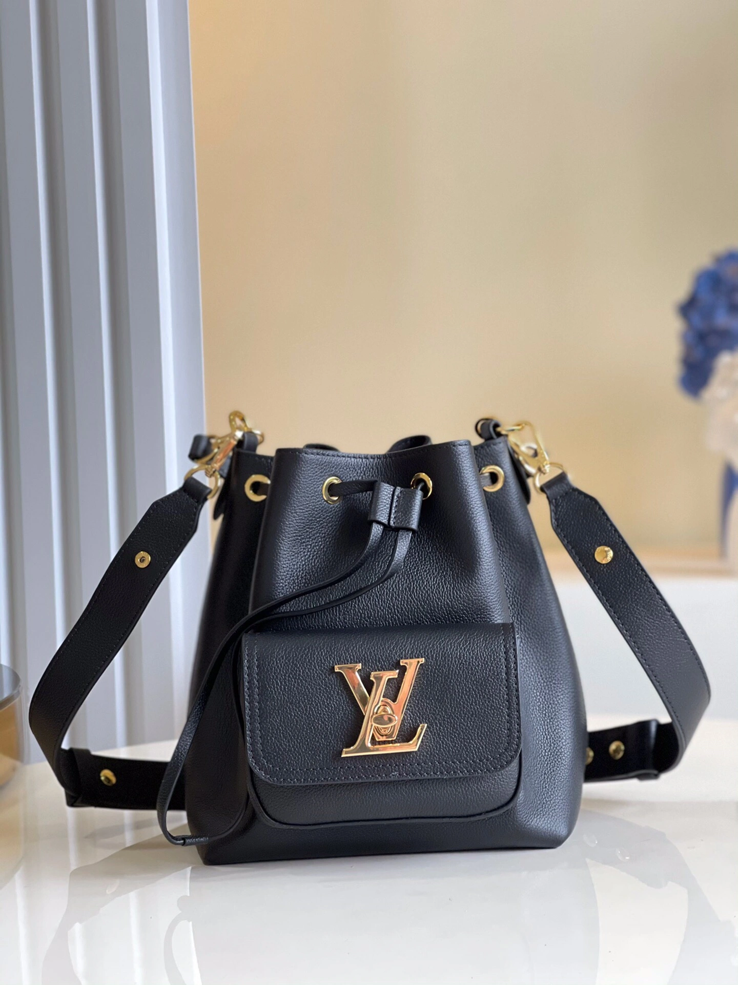 EasyMatch L*ouis V*uitton Bag Top Quality 23.0 x 23.0 x 16.0cm 8532