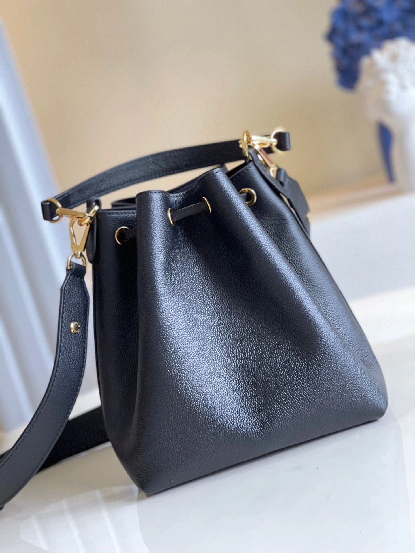 EasyMatch L*ouis V*uitton Bag Top Quality 23.0 x 23.0 x 16.0cm 8532