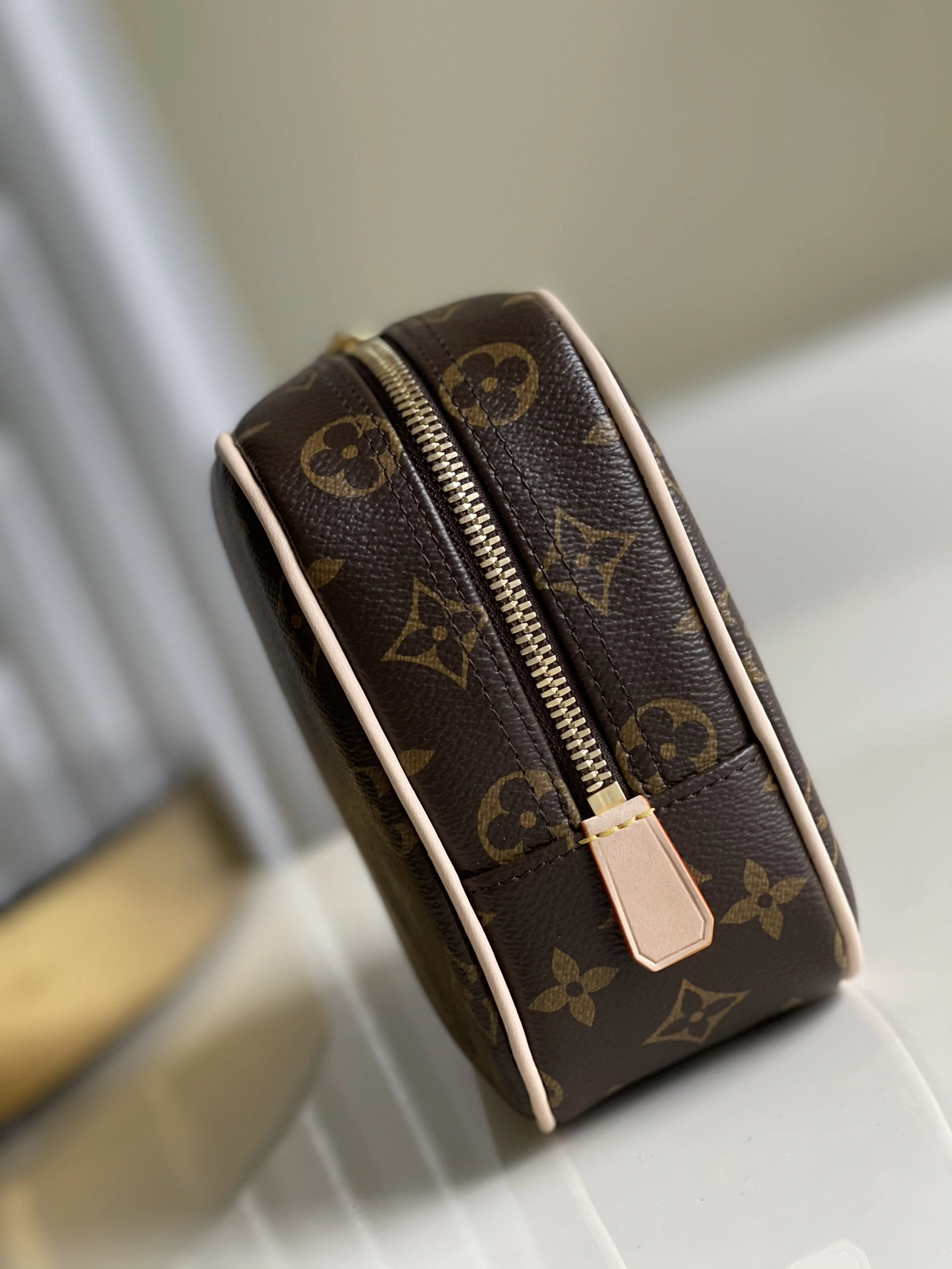 L*ouis V*uitton Bag Top Quality 24.5*7*15.5cm Resilient 8612
