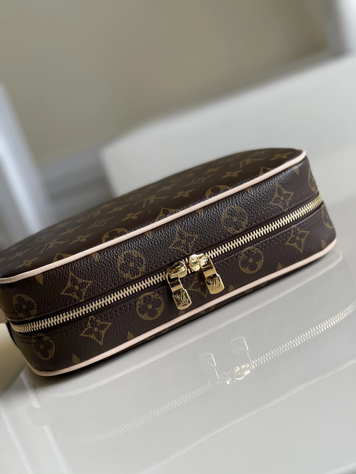 L*ouis V*uitton Bag Top Quality 24.5*7*15.5cm Resilient 8612