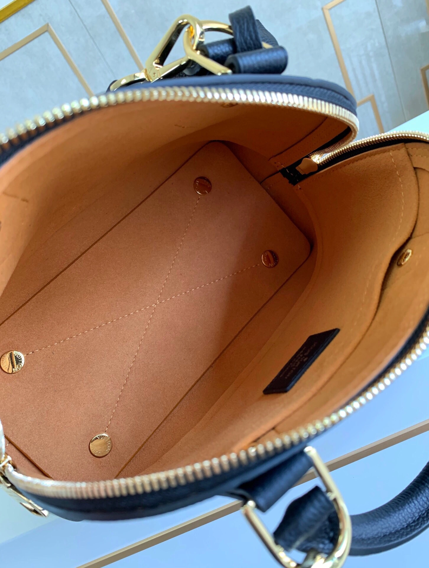 L*ouis V*uitton Bag Top Quality 25*18*12cm Elegant 8707