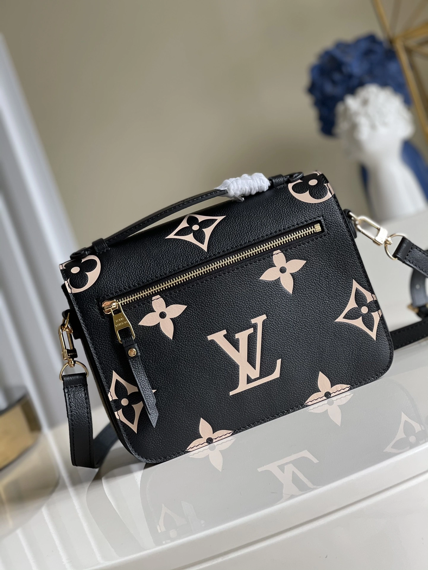 L*ouis V*uitton Bag Top Quality 25*9*19cm Attractive 8621