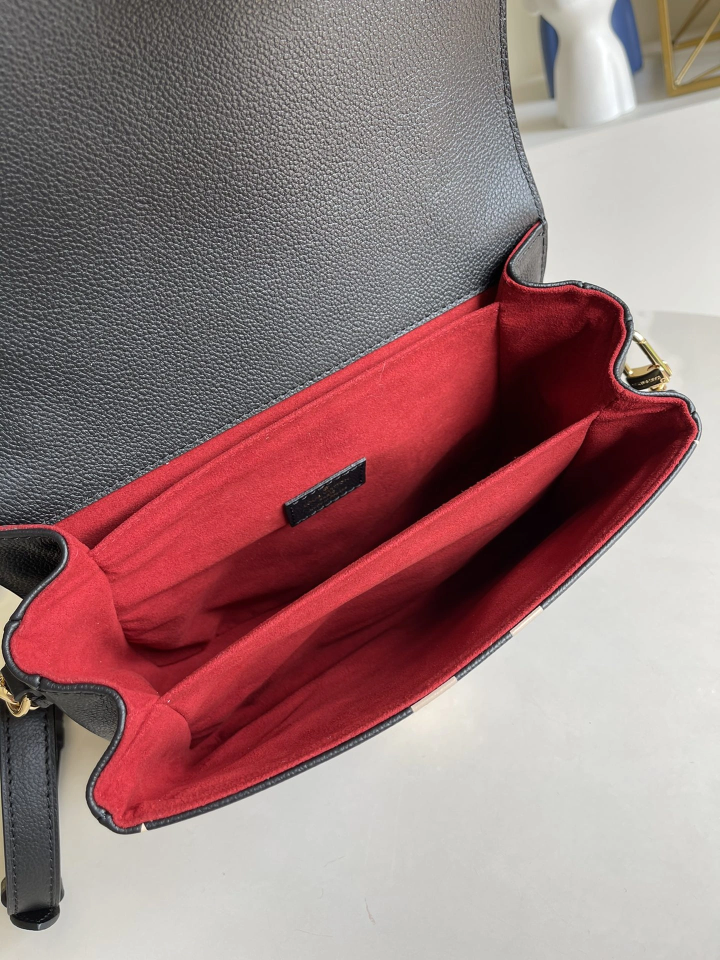L*ouis V*uitton Bag Top Quality 25*9*19cm Attractive 8621