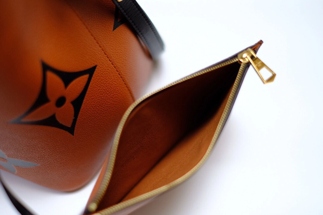 Elegant L*ouis V*uitton Bag Top Quality 26*26*17.5cm 8725