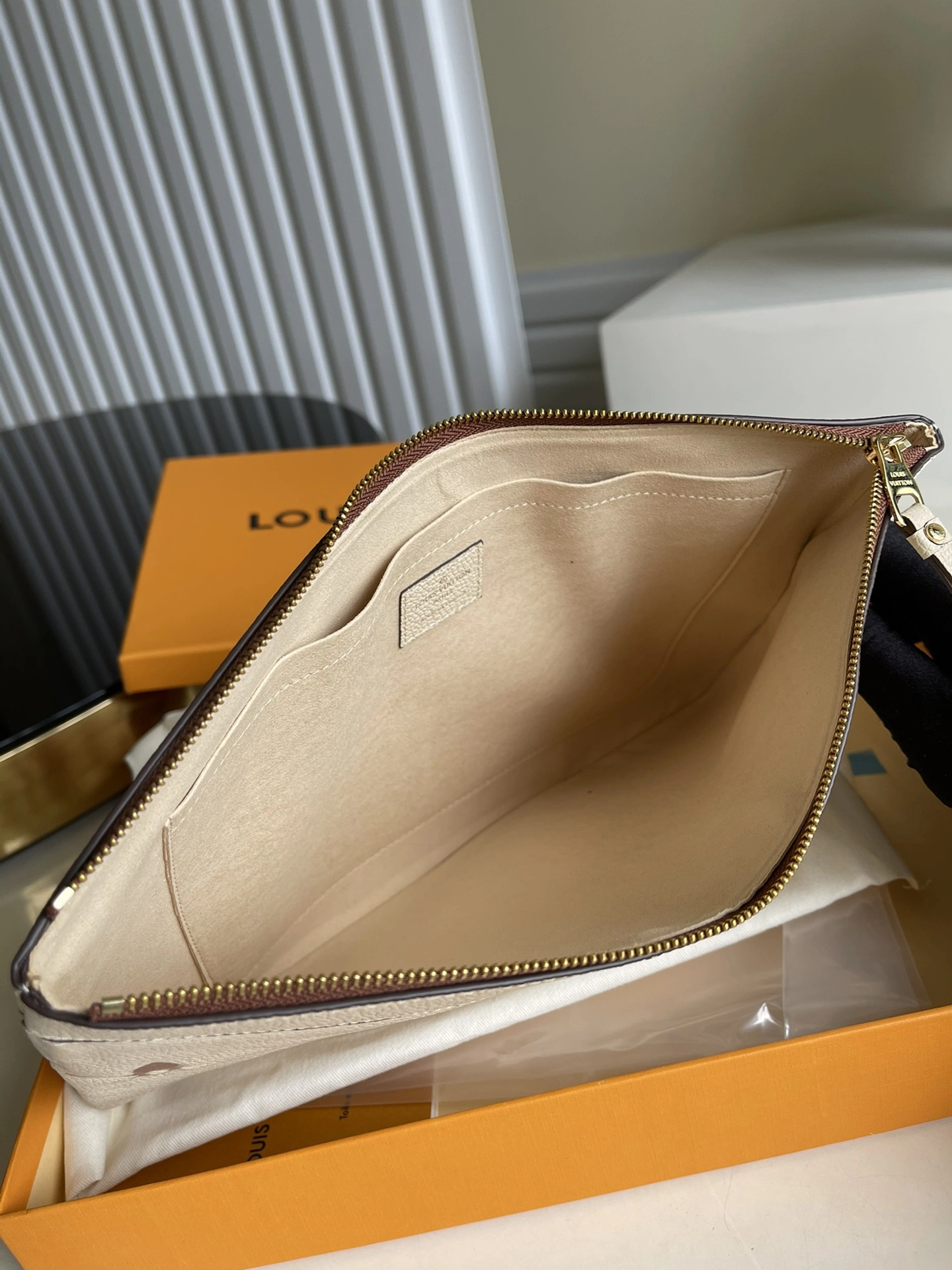Tailored L*ouis V*uitton Bag Top Quality 29.5 x 21 x 1 cm 8663