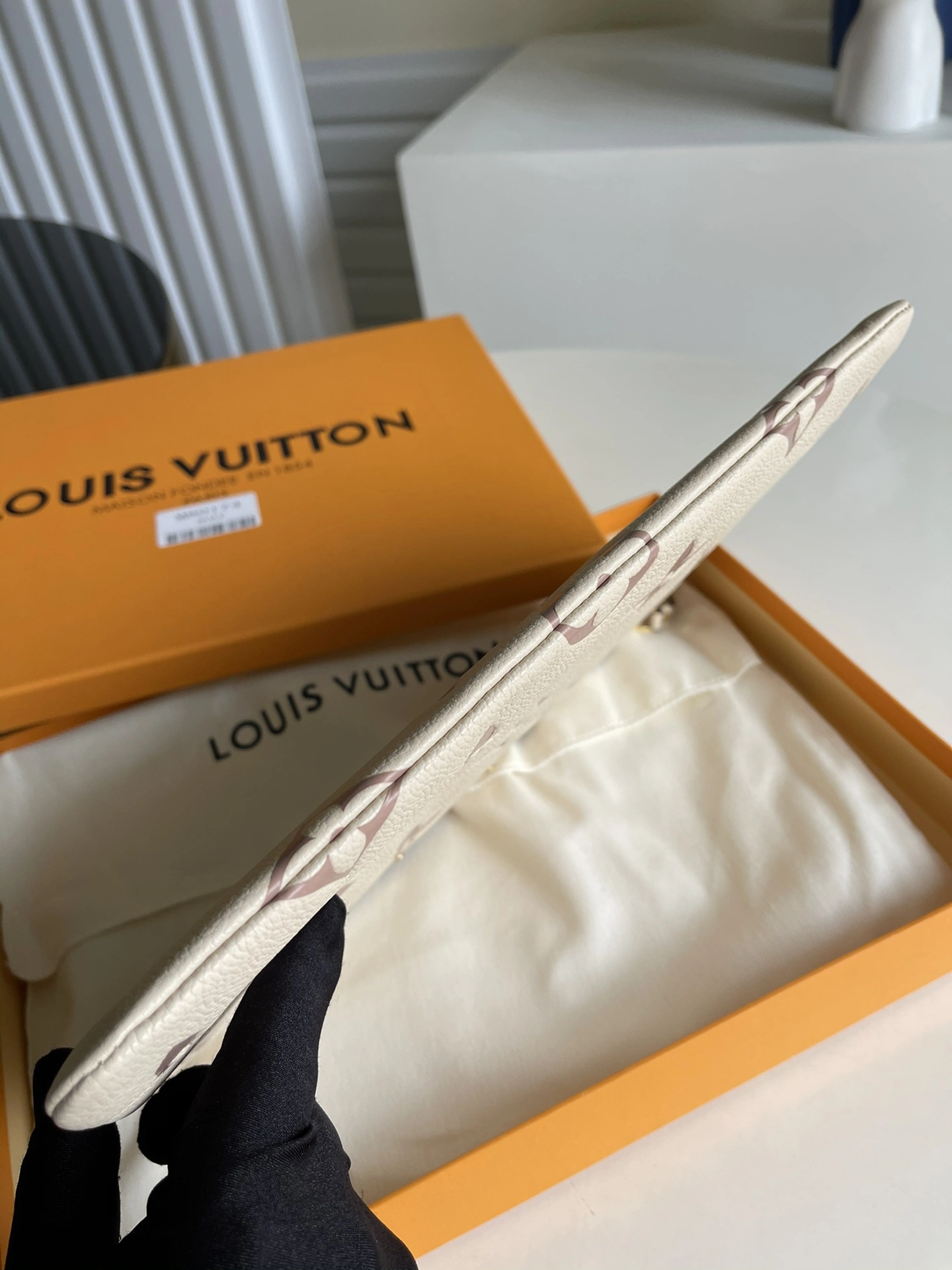 Tailored L*ouis V*uitton Bag Top Quality 29.5 x 21 x 1 cm 8663