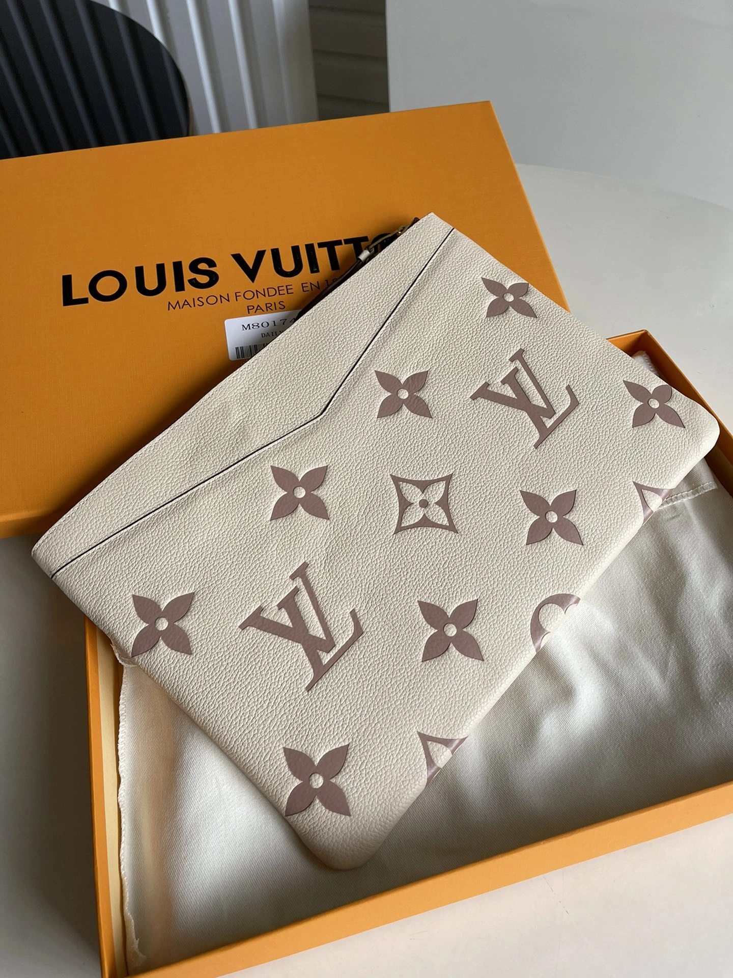 Tailored L*ouis V*uitton Bag Top Quality 29.5 x 21 x 1 cm 8663
