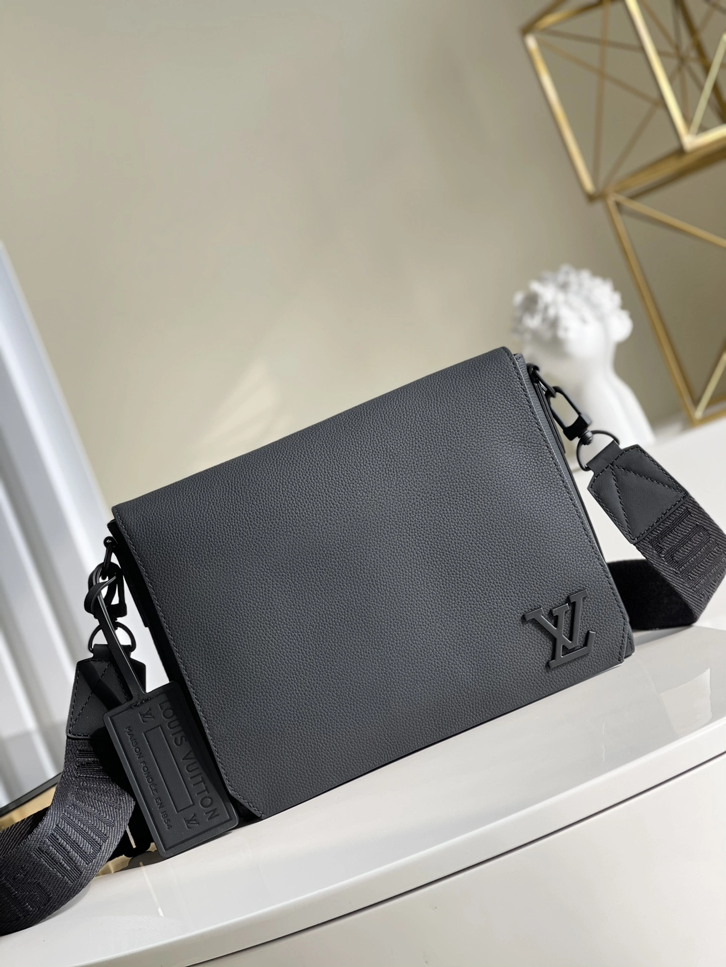 L*ouis V*uitton Bag Top Quality 30.5x24x10cm Functional 8669