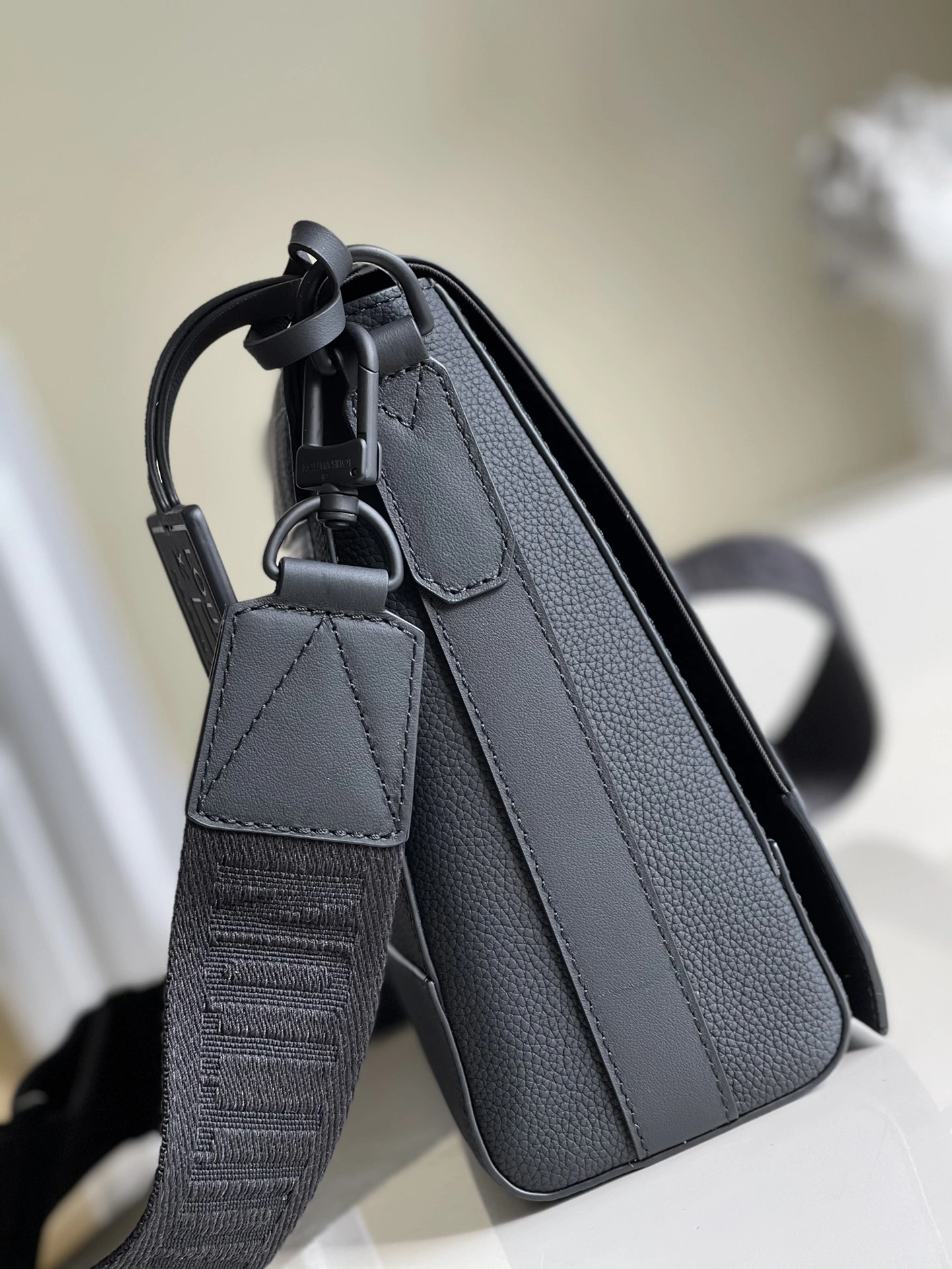 L*ouis V*uitton Bag Top Quality 30.5x24x10cm Functional 8669