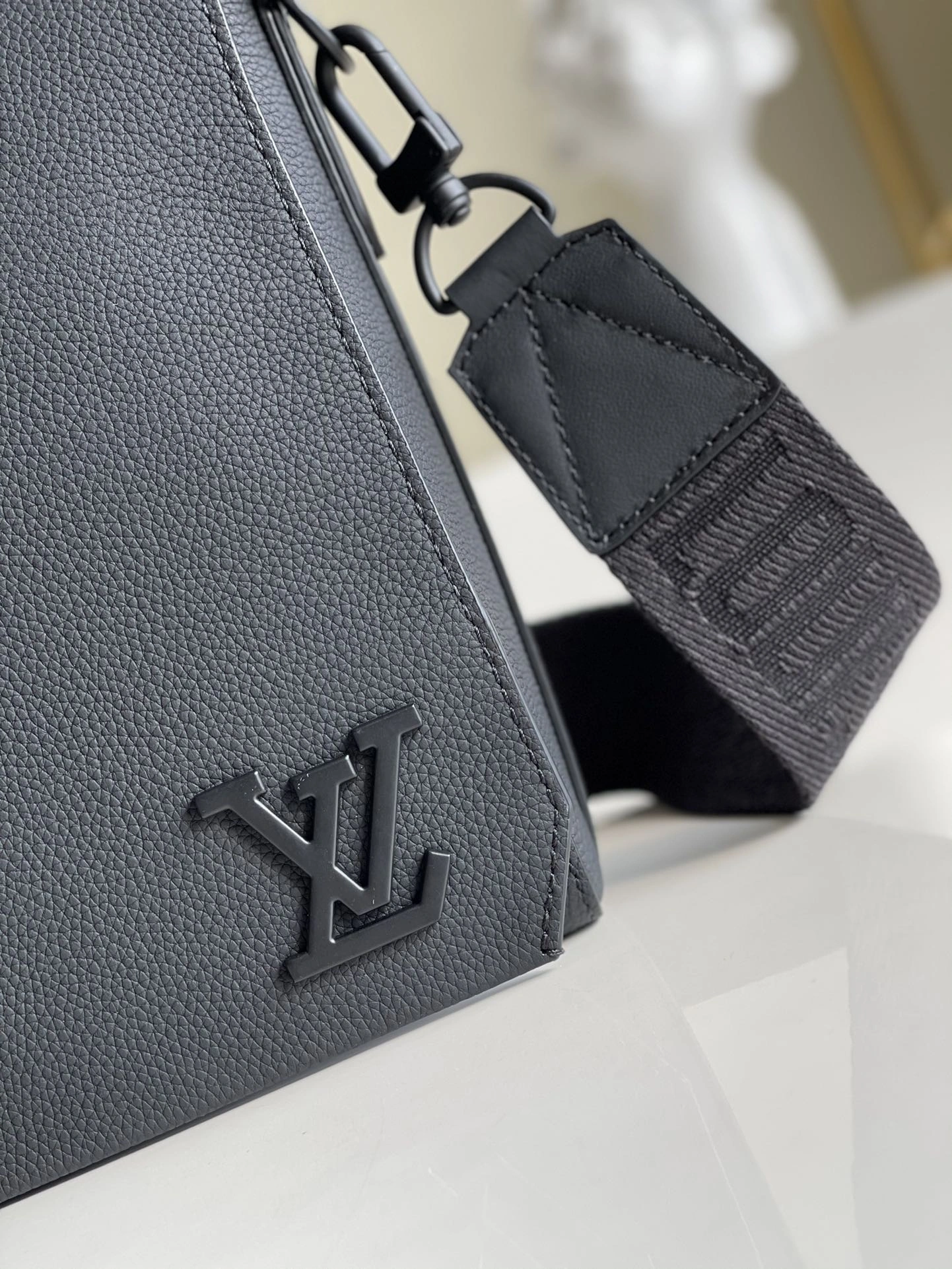 L*ouis V*uitton Bag Top Quality 30.5x24x10cm Functional 8669