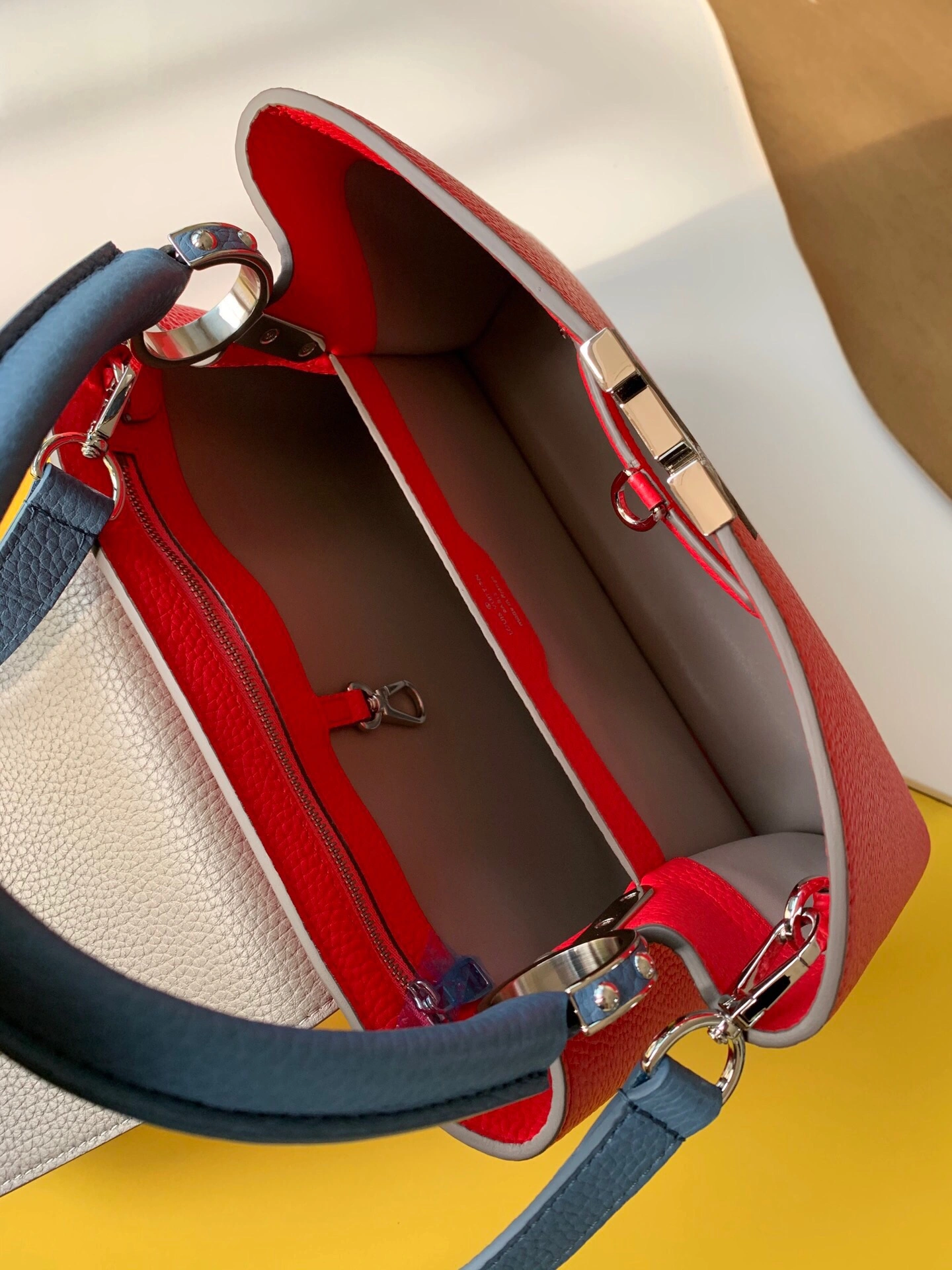 RelaxedFit L*ouis V*uitton Bag Top Quality 31.5*20*11cm 8368